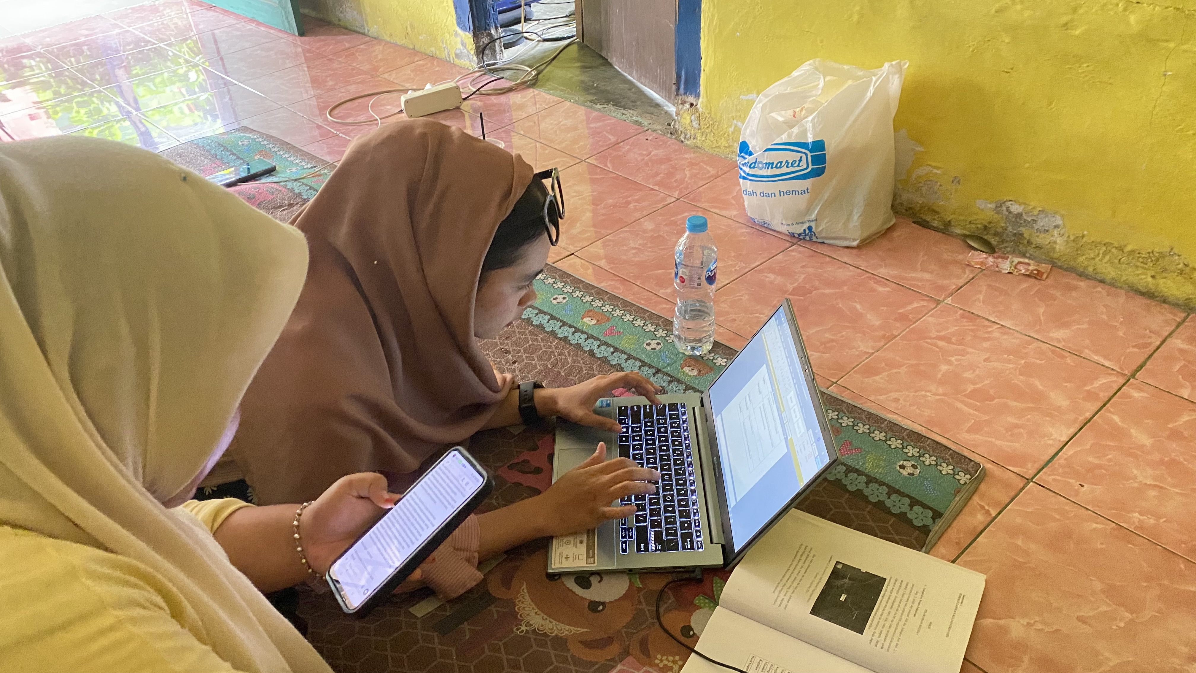 Membuat laporan akhir KKN