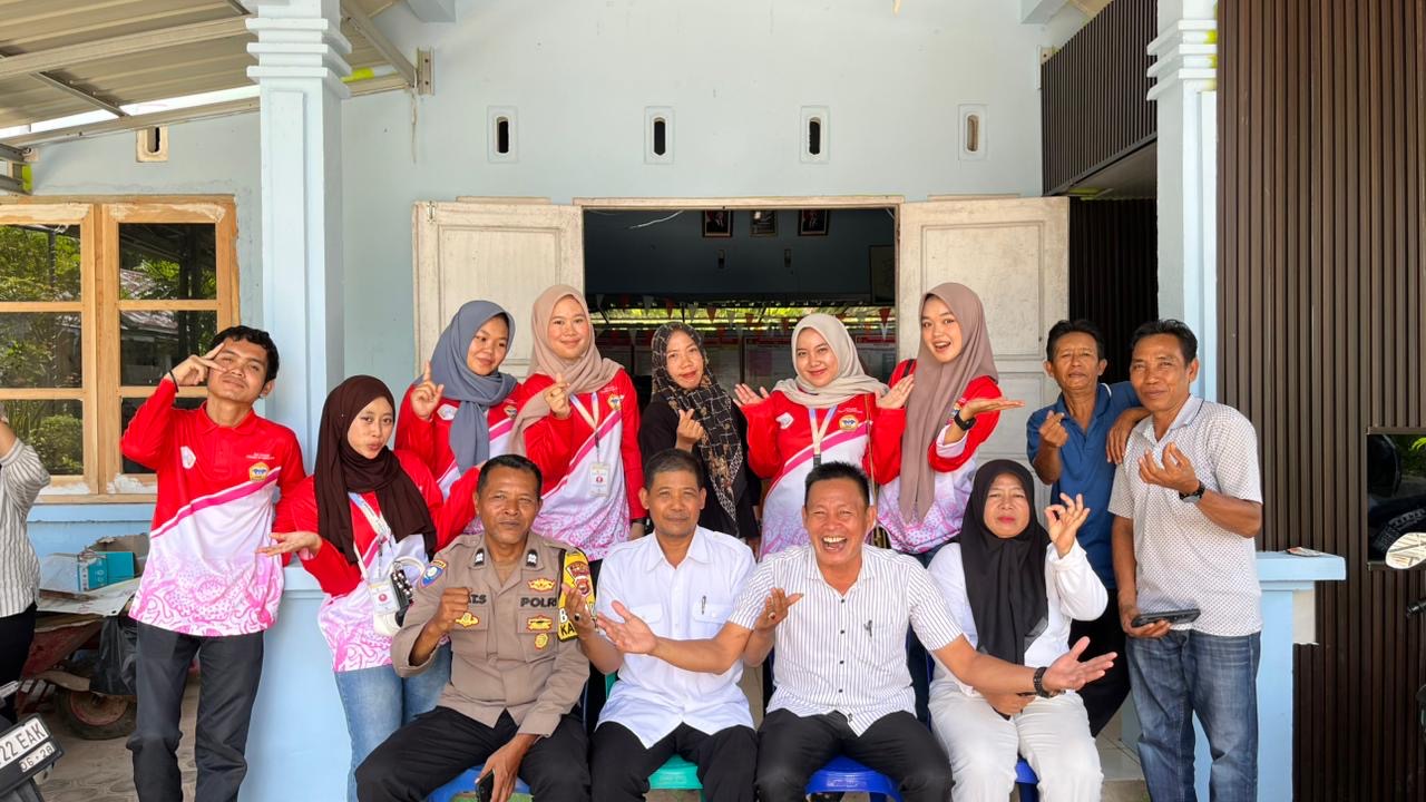 Foto bersama dengan perangkat desa air putih kabupaten bengkulu tengah