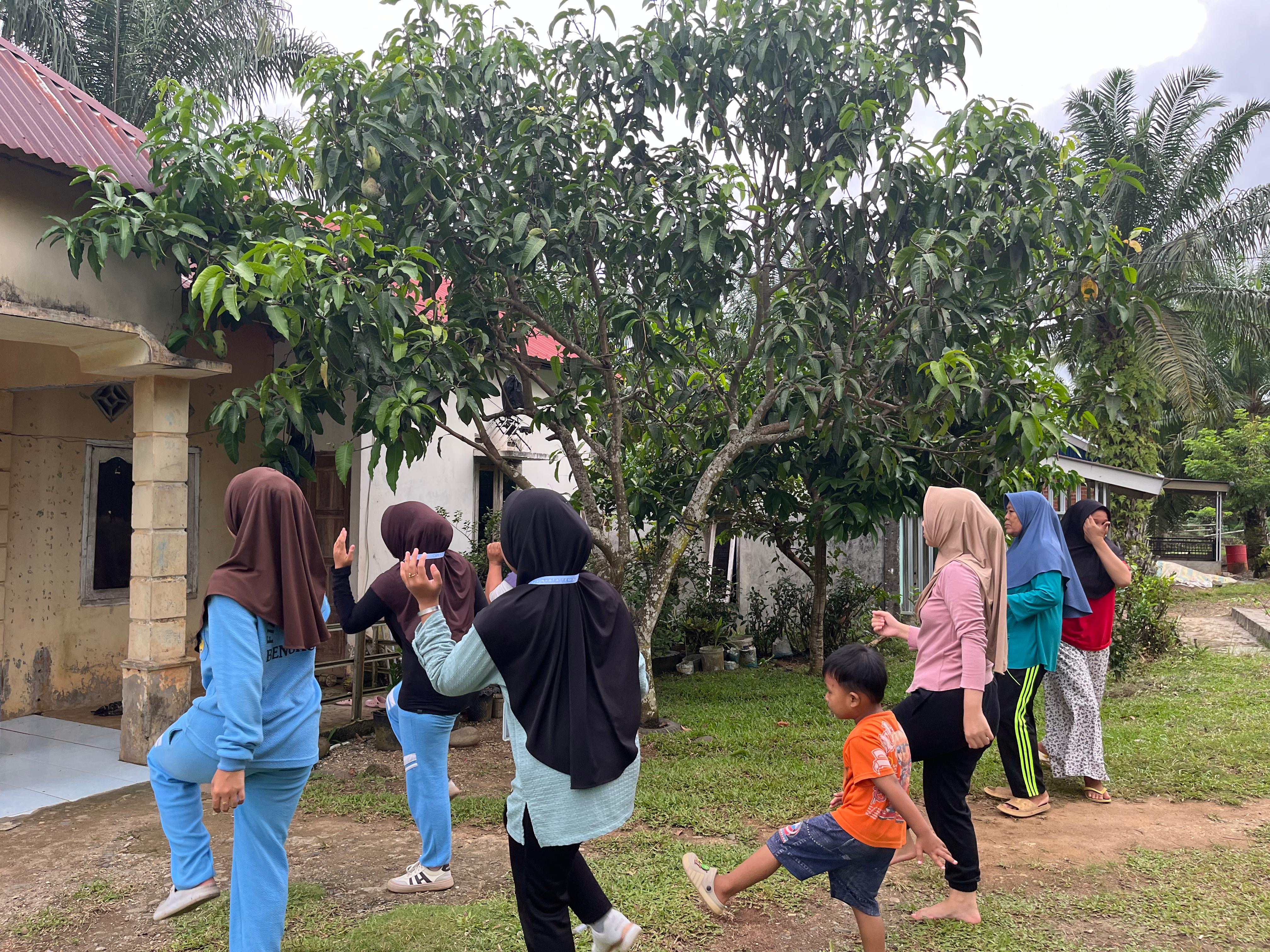 Senam bersama ibu