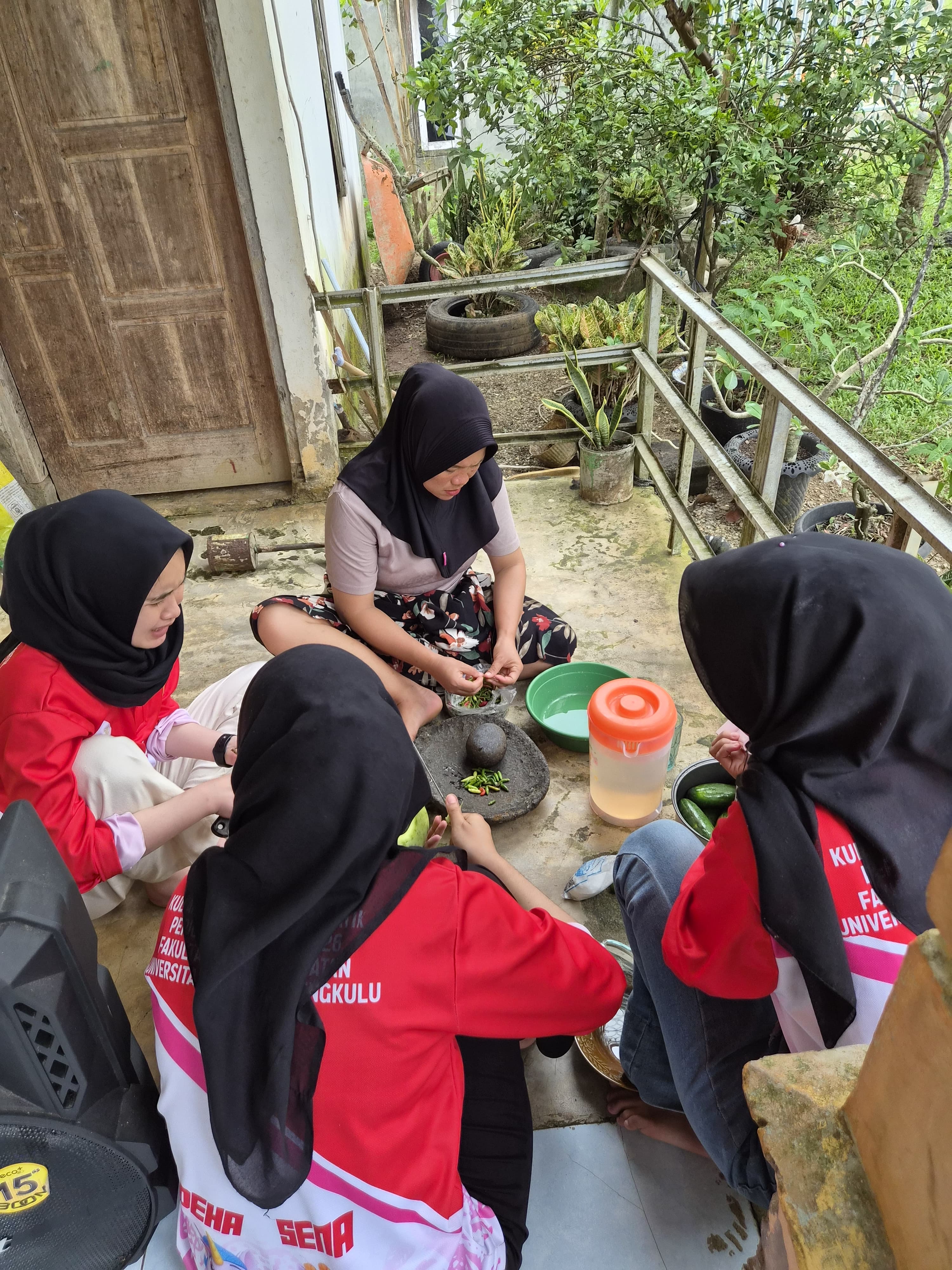 Merujak bersama di rumah ibu kadun