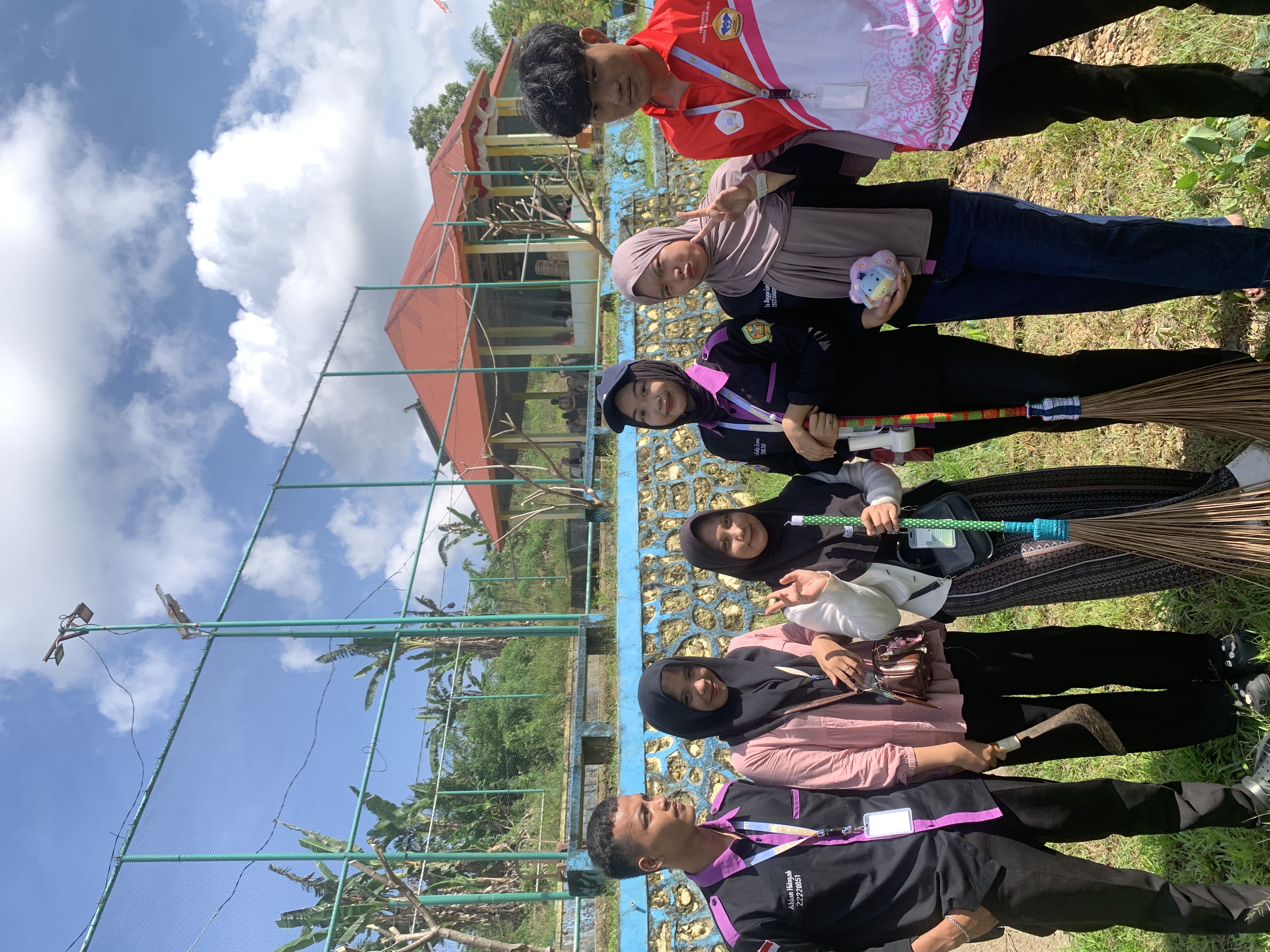 Gotong royong di Cekdam