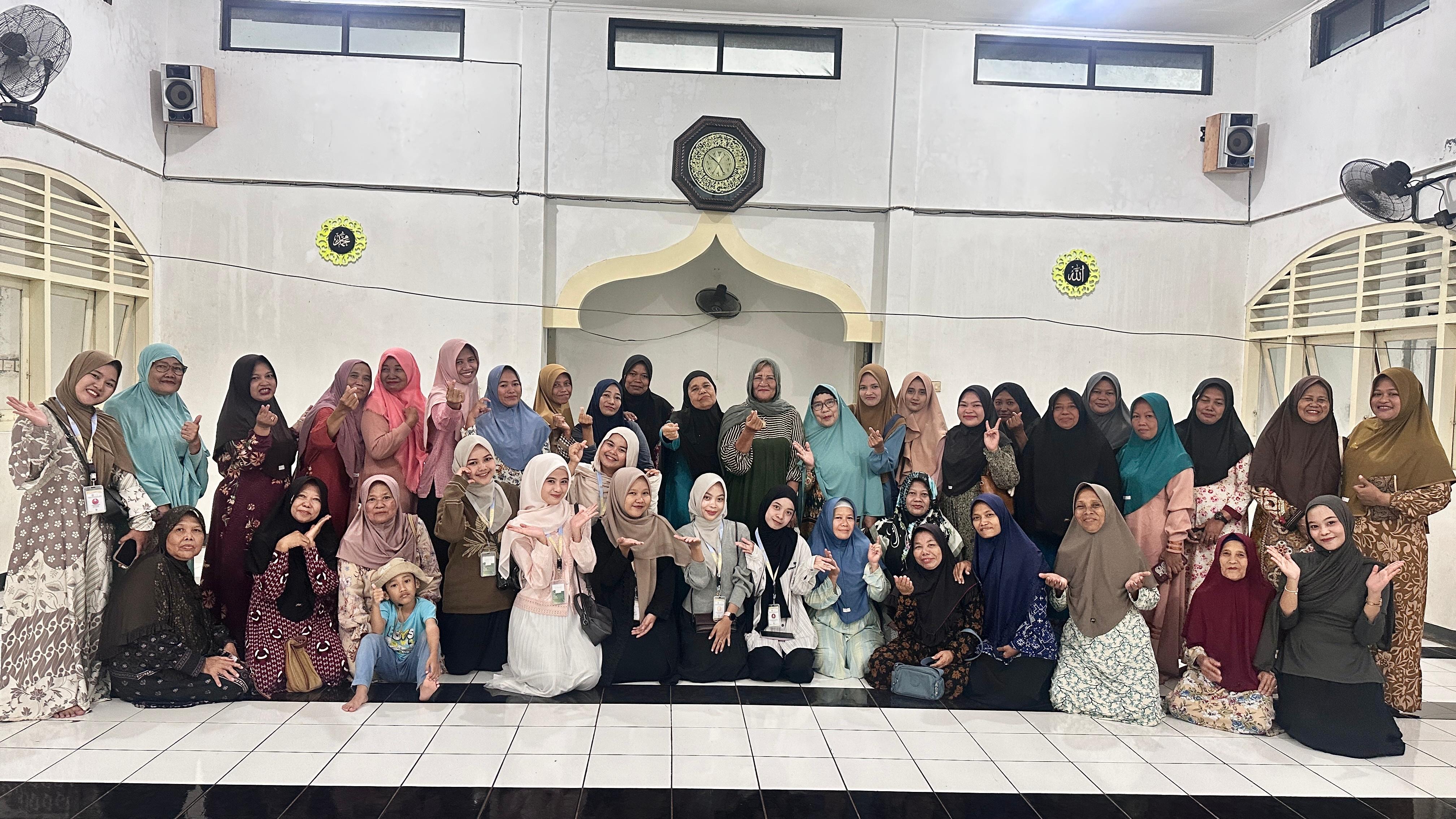 Mengikuti pengajian mingguan setiap hari sabtu