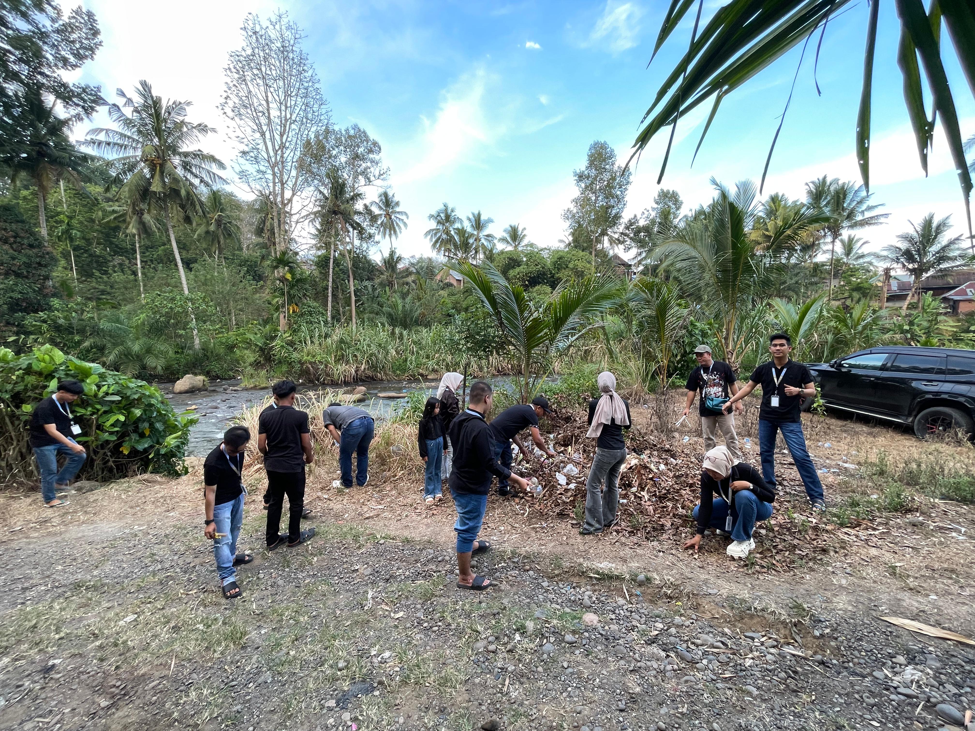 Kebersihan di kawasan perairan desa muara betung 