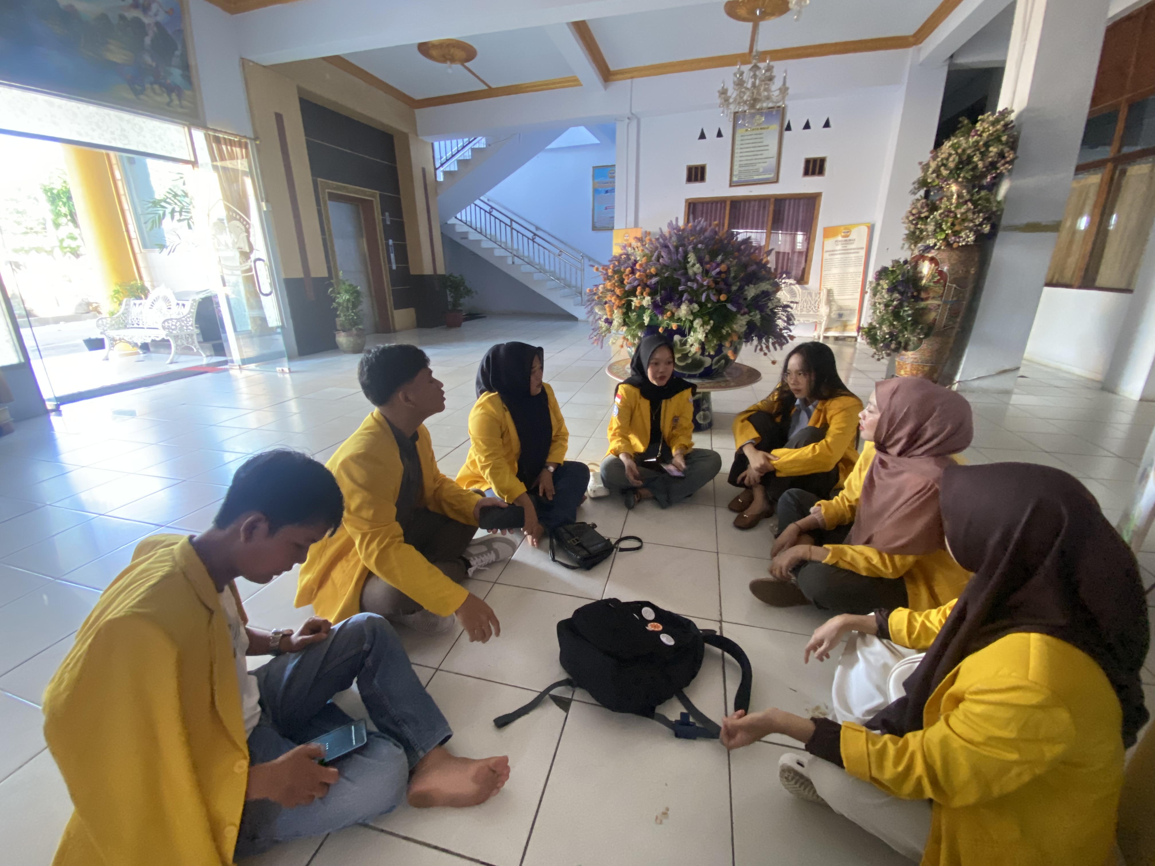 Diskusi Bersama Anggota Kelompok Membahas Mengenai Program Kerja (Proker)