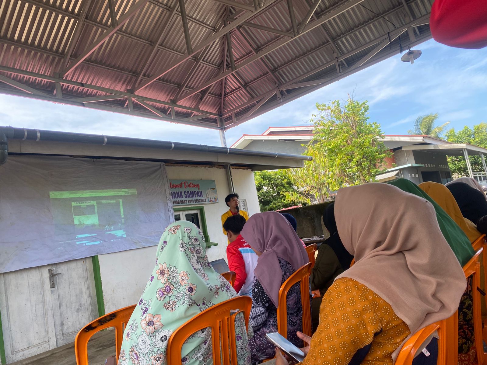 Mengikuti Kegiatan FGD di Kantor Lurah Sawah Lebar Baru