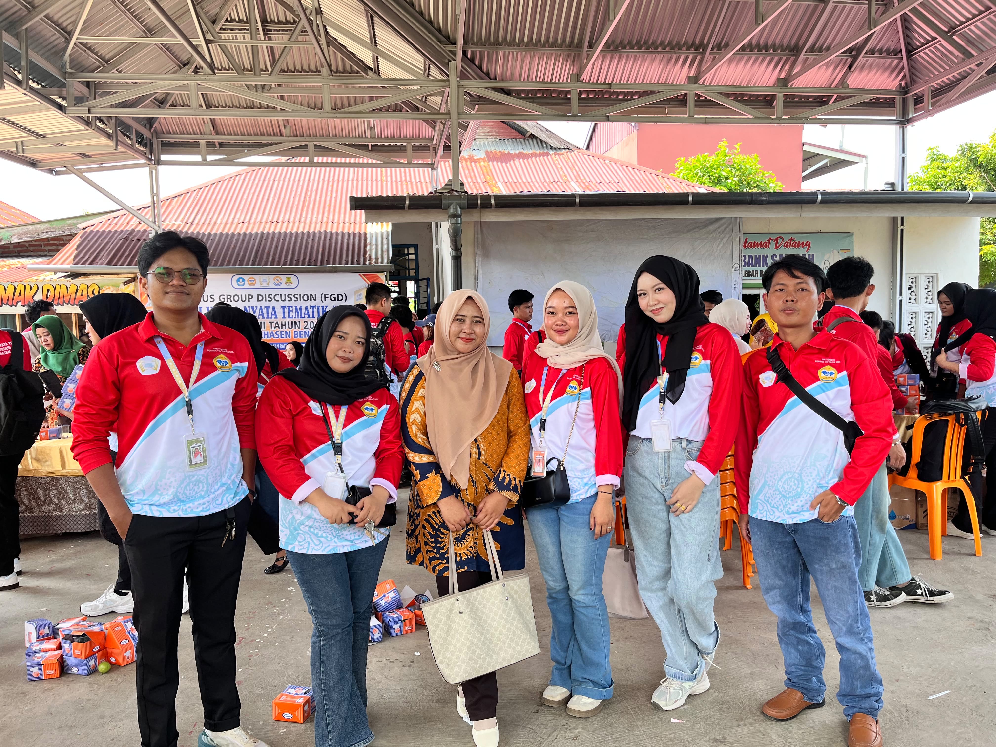 Foto Bersama DPL Setelah Kegiatan FGD 