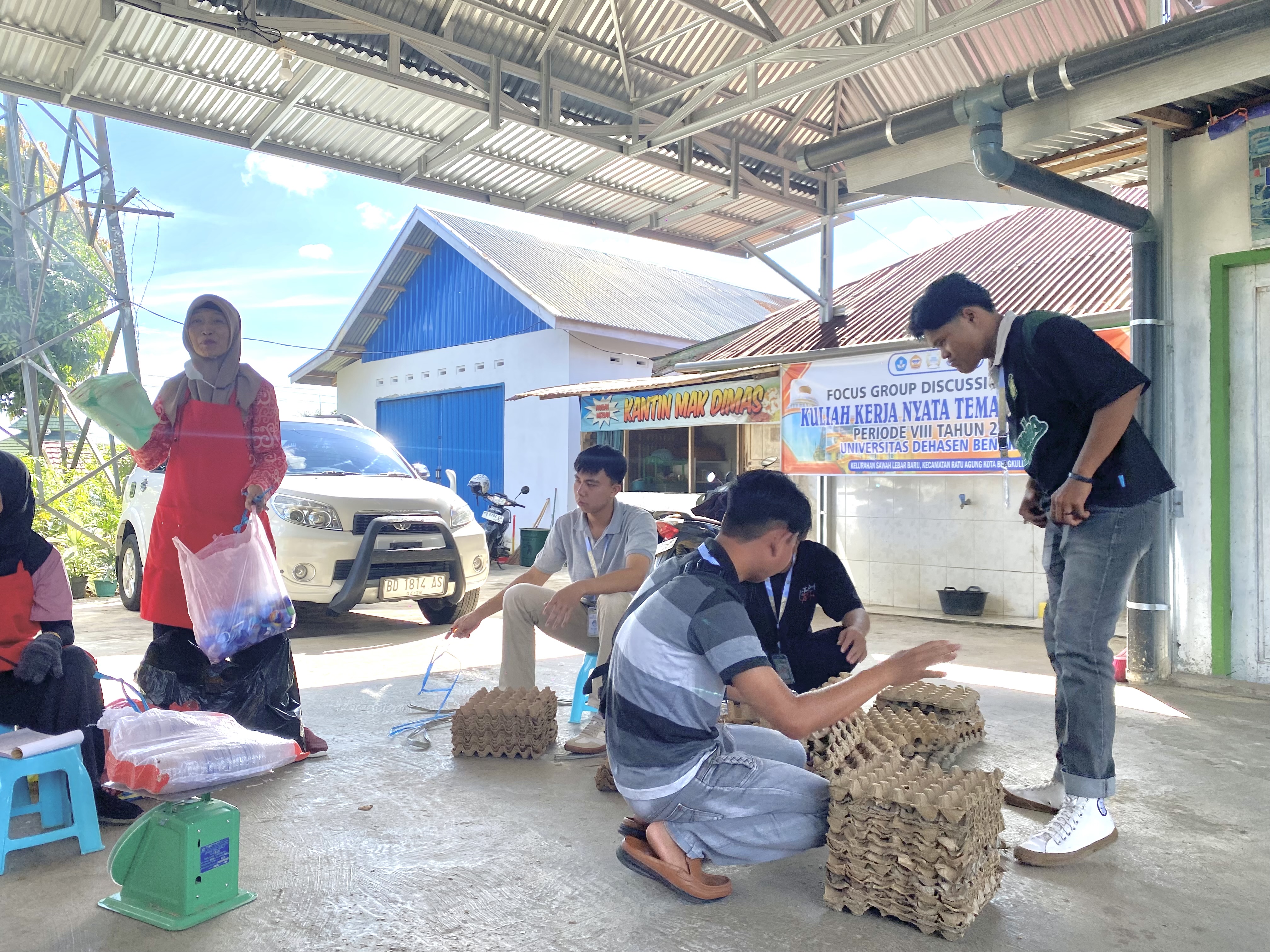 Menimbang Sampah 