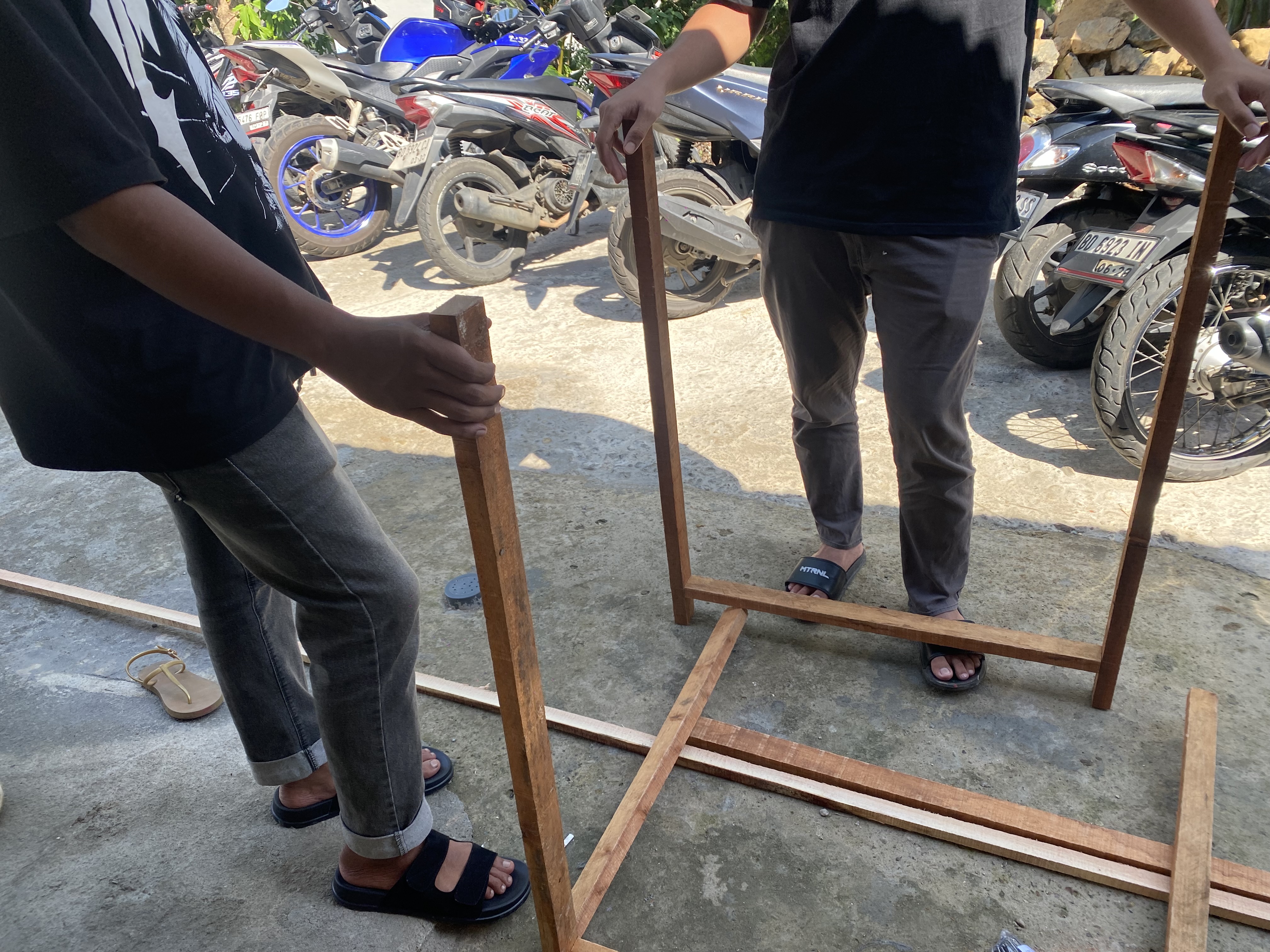 Proses Pembuatan Bak Sampah