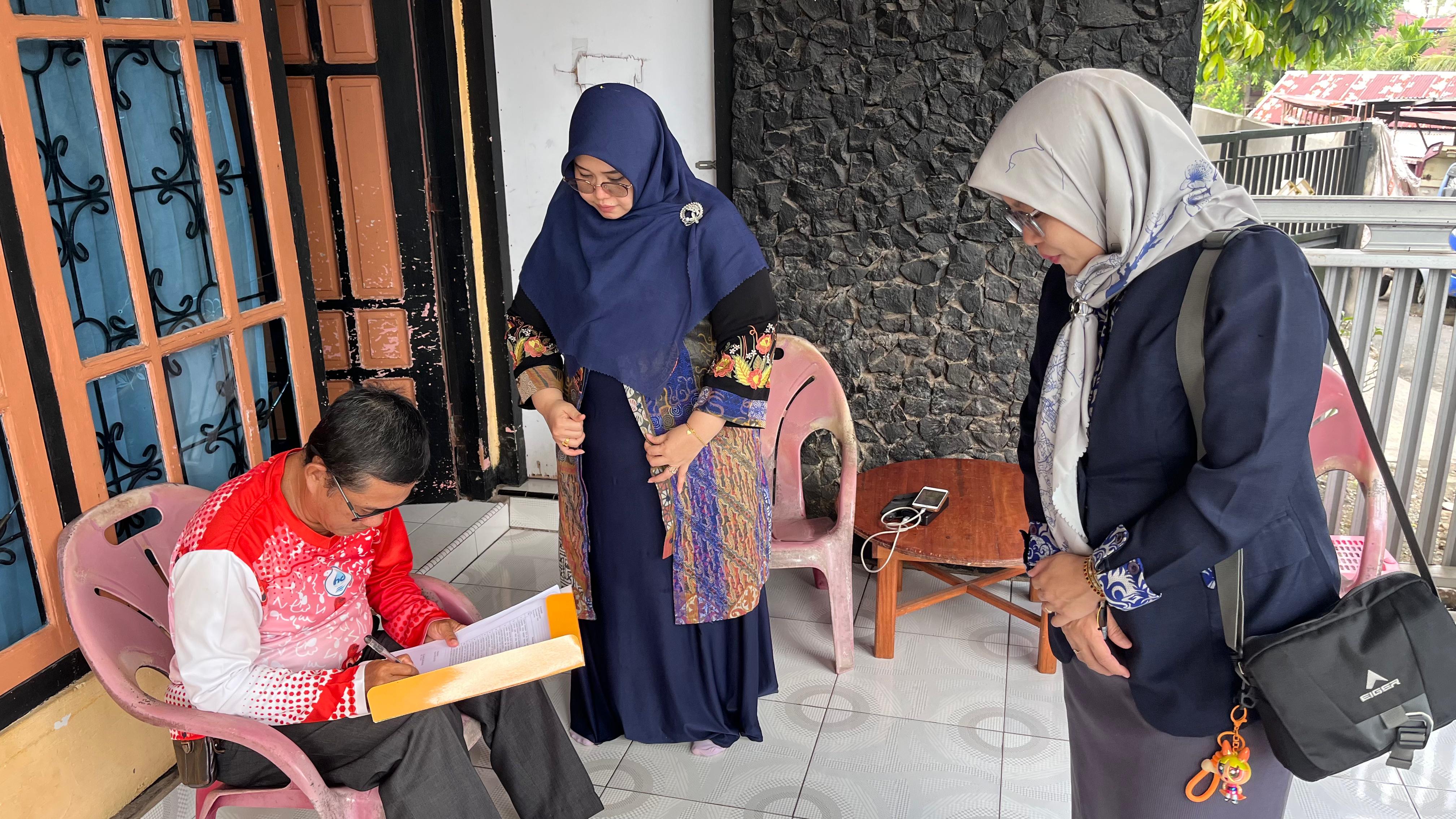 Tim Monev LPPM Mendatangi Rumah RT 14 Kel. Sawah Lebar Baru 