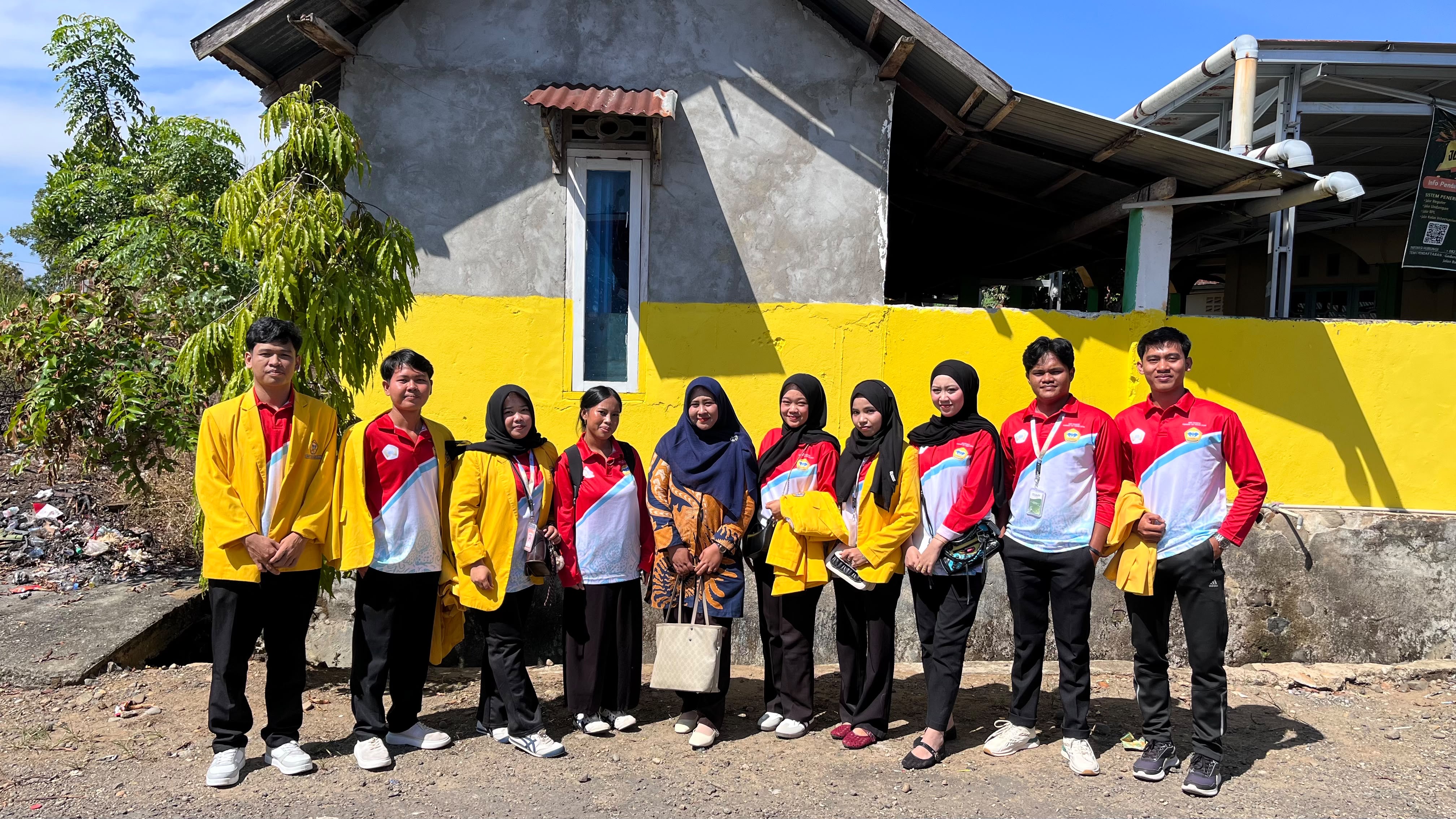 Foto Bersama Setelah Penutupan KKN-T 