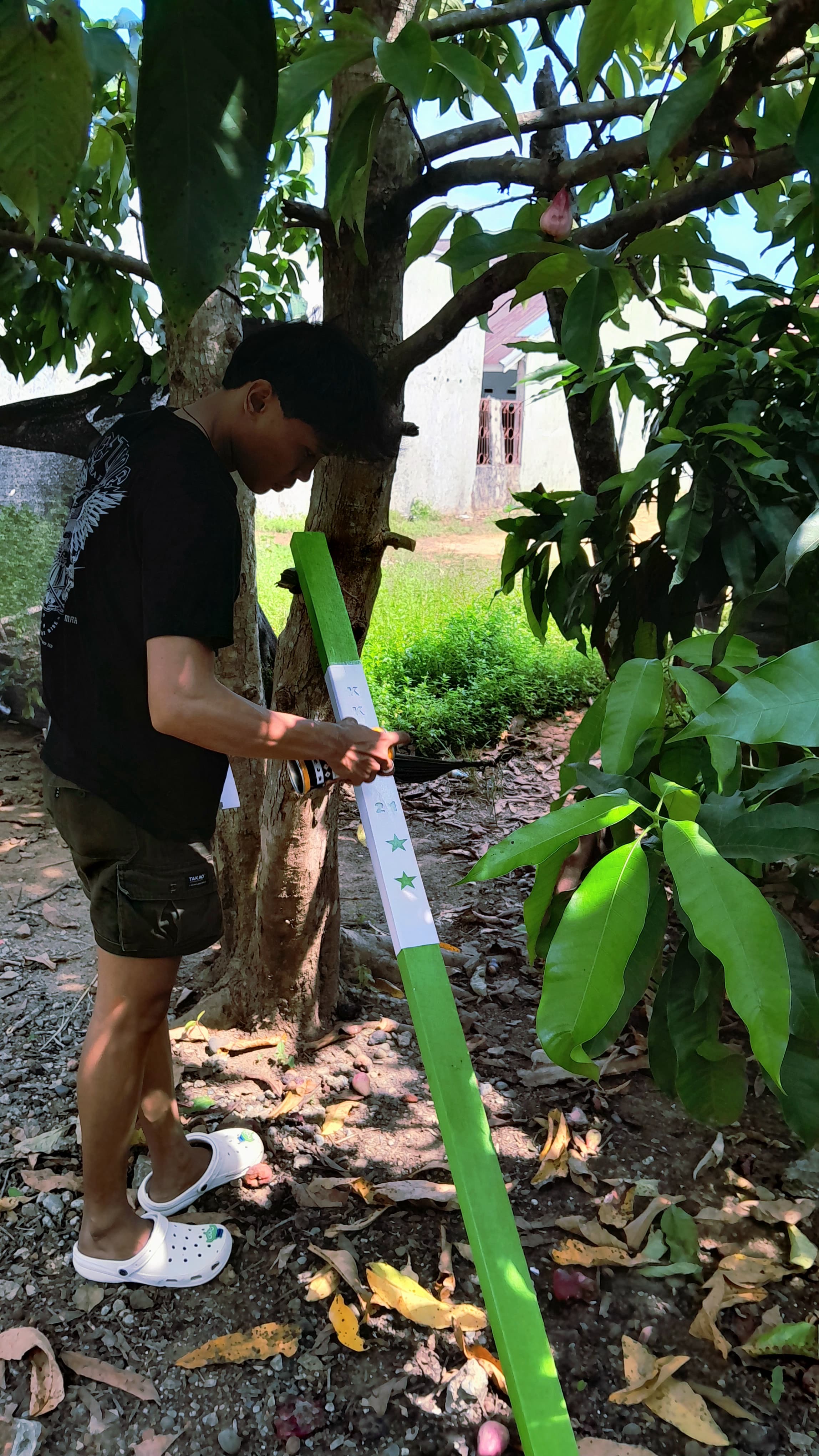 PROSES PENGECATAN HURUF TIANG PLANG RT