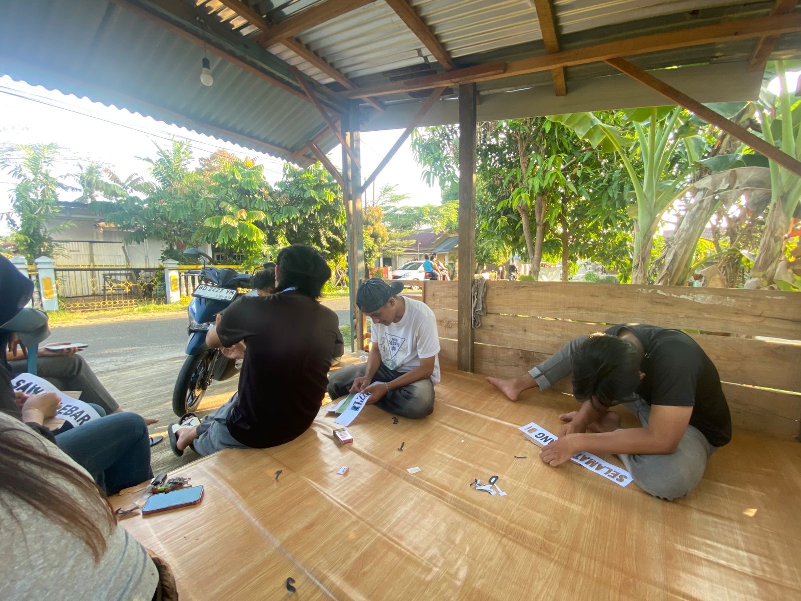 Pembuatan plang perbatasan RT 