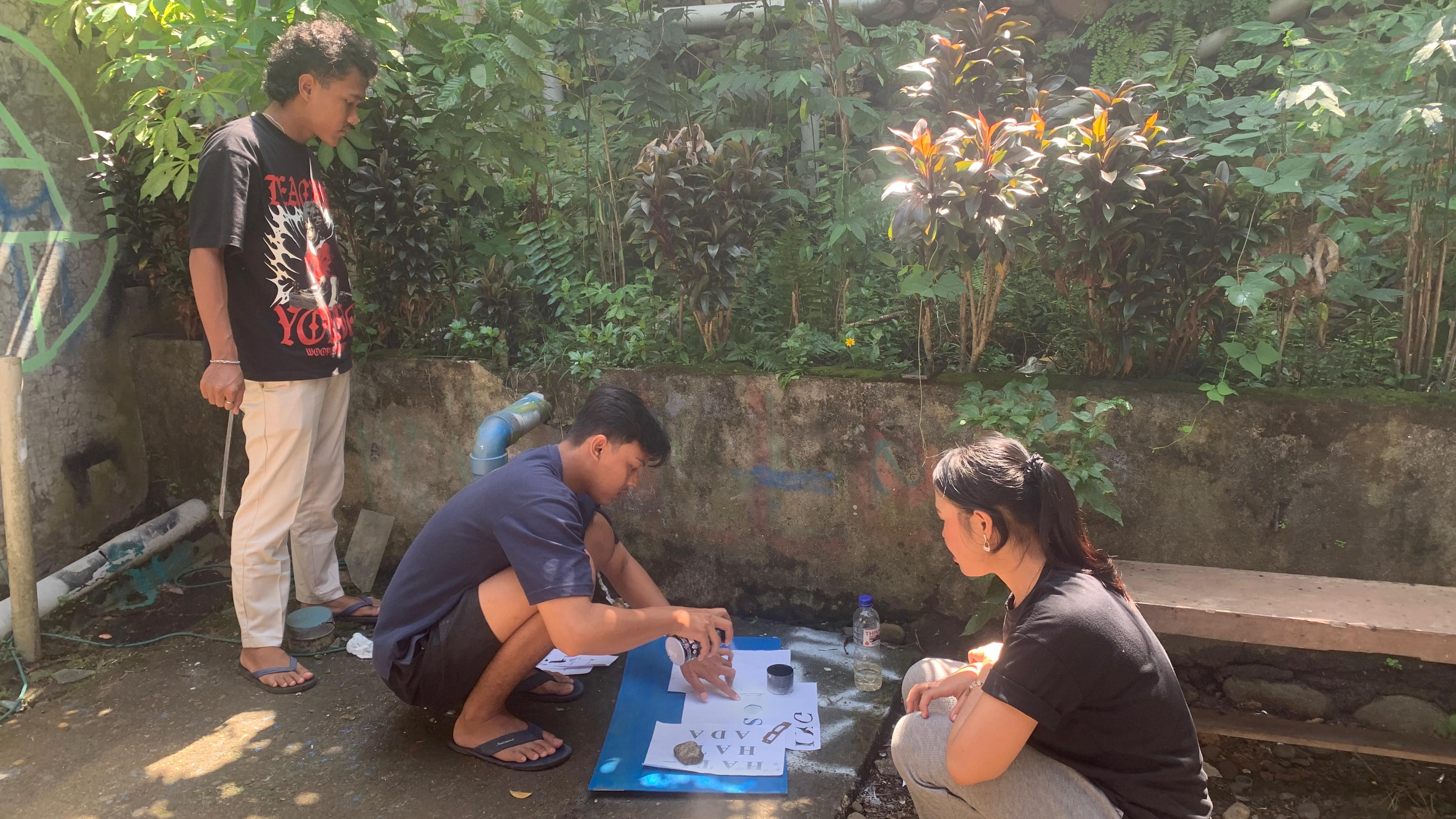 Membuat tulisan Pos Kamling RT 22