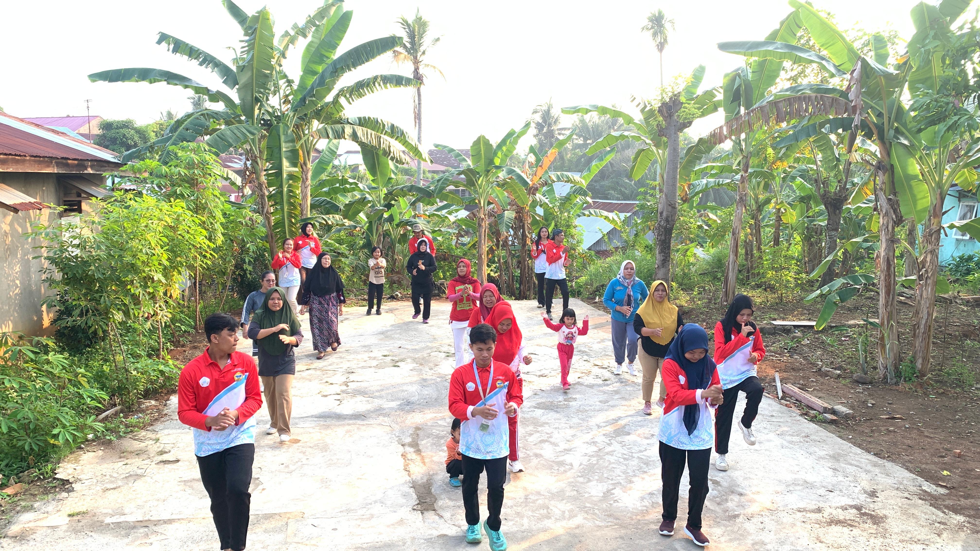 Senam bersama ibu-ibu RT 22 minggu ke 3