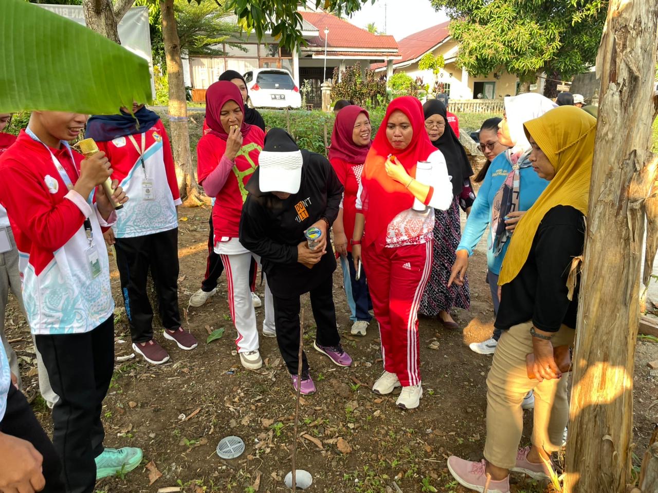 Sosialisasi pemanfaatan lubang biopori untuk pengolahan sampah organik di RT 22