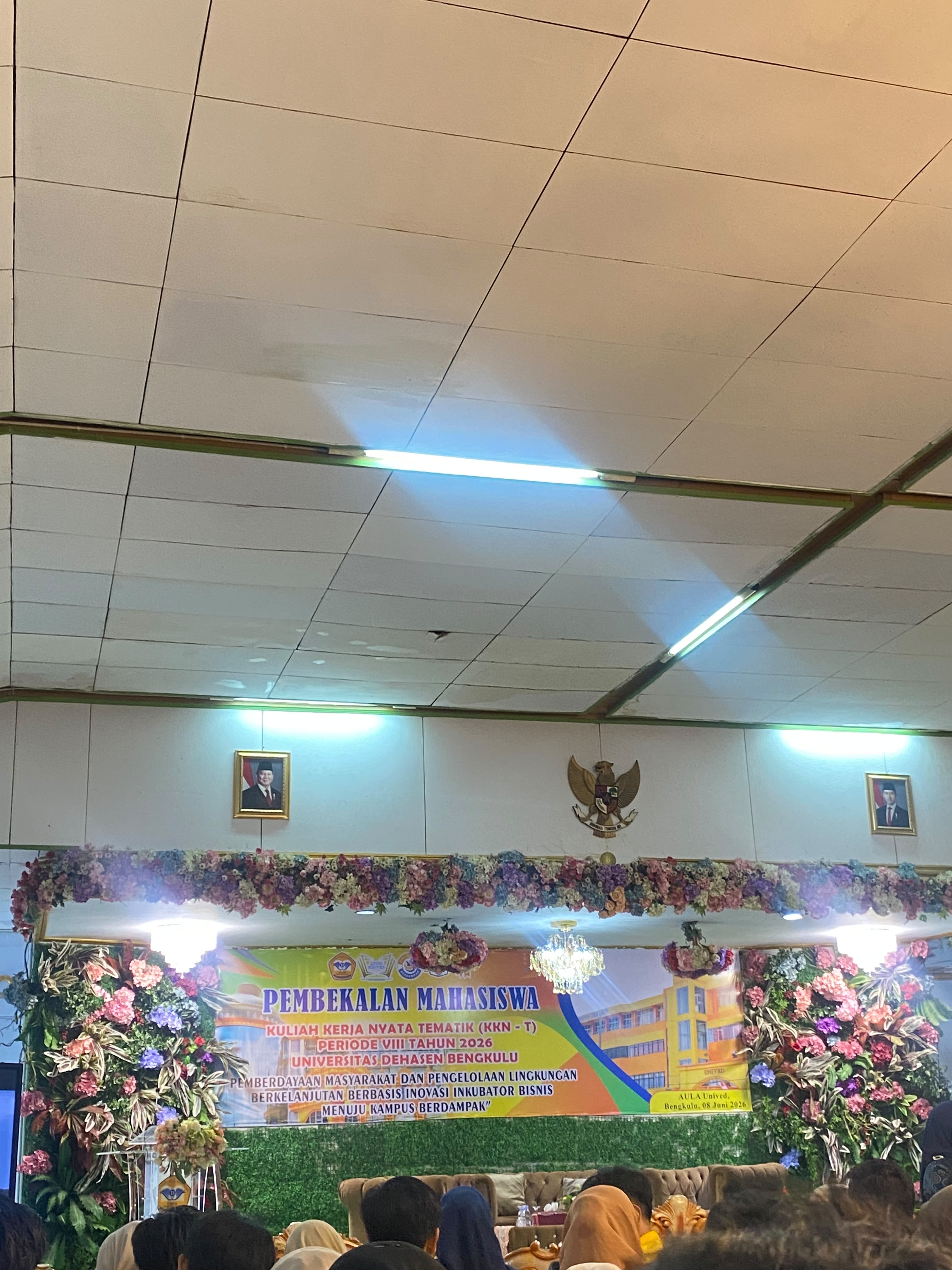 Mengikuti Pembekalan KKN-T Periode VIII Universitas Dehasen Bengkulu.