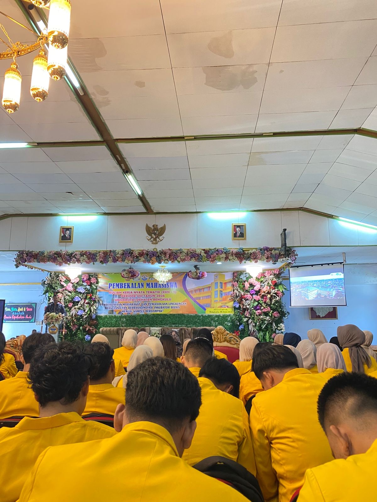 Mengikuti Pembekalan KKN-T Periode VIII Universitas Dehasen Bengkulu.