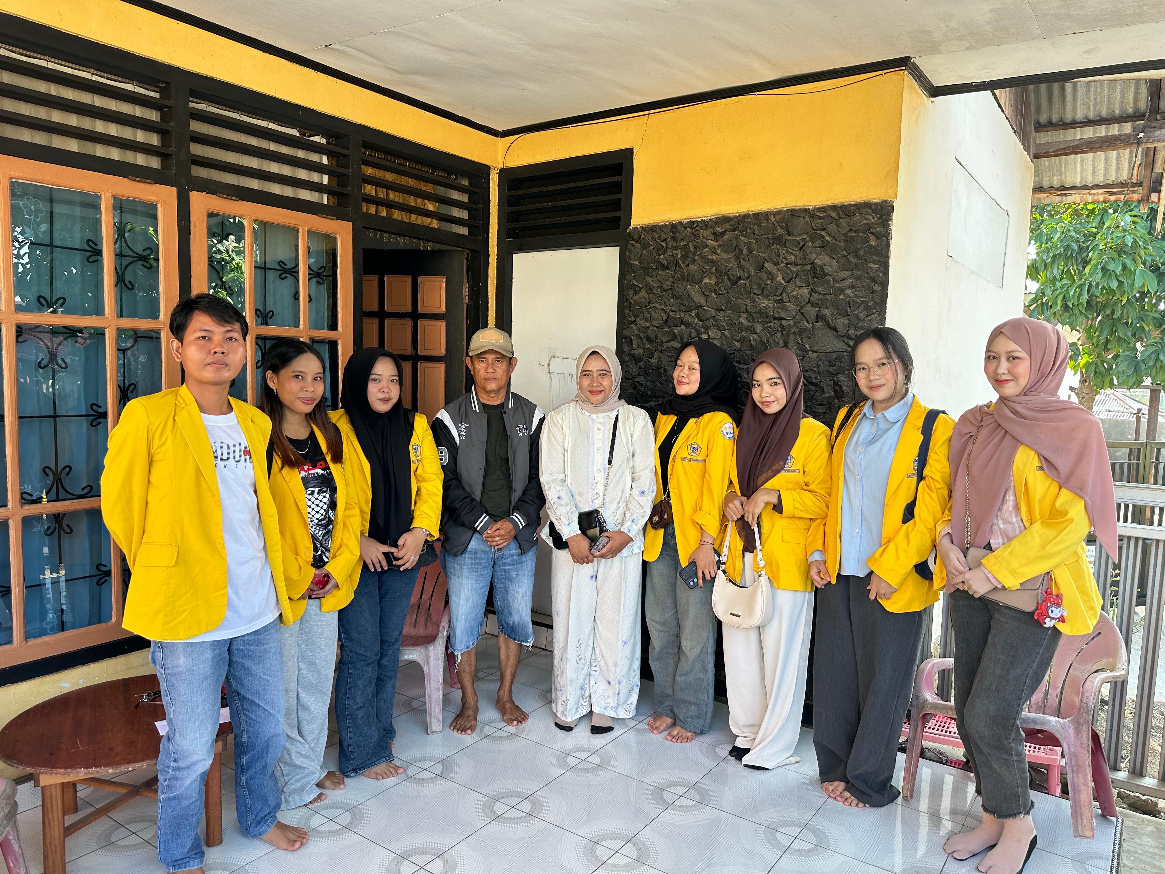 Pertemuan dengan bapak rt14 kelompok 14 kkn-t unived  periode 8