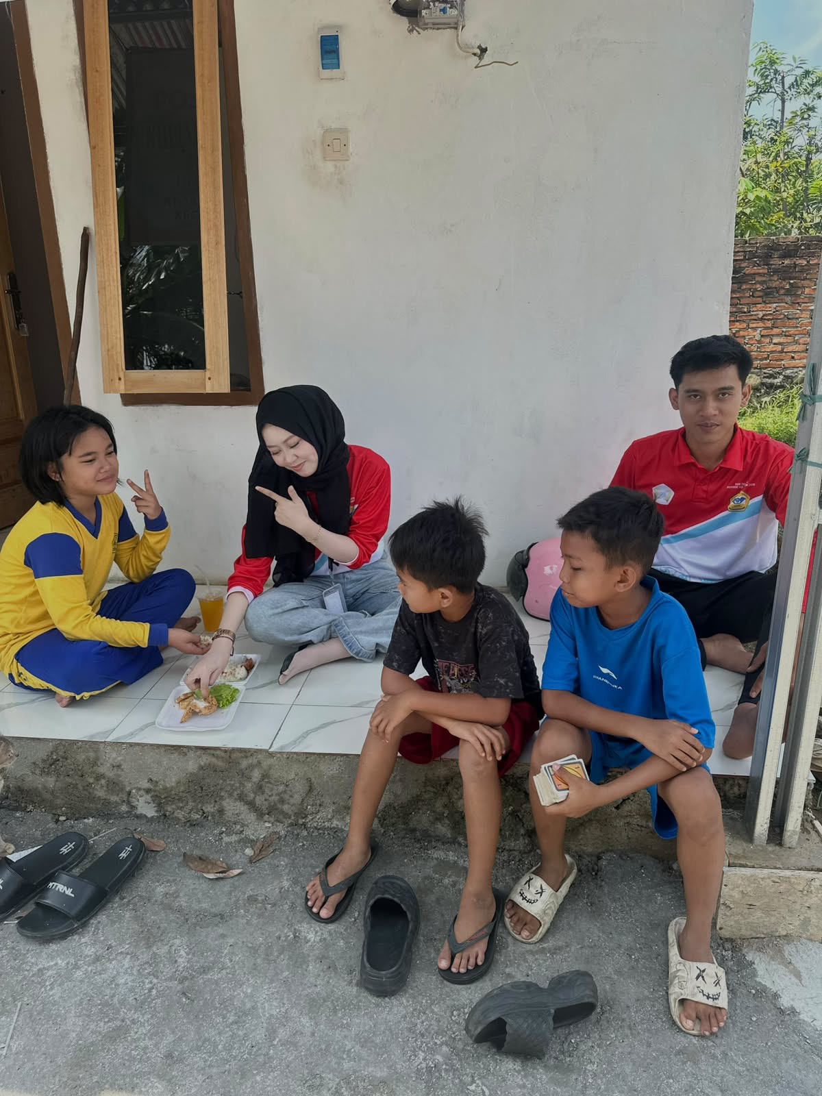 Kedatangan anak-anak di posko kelompok 14