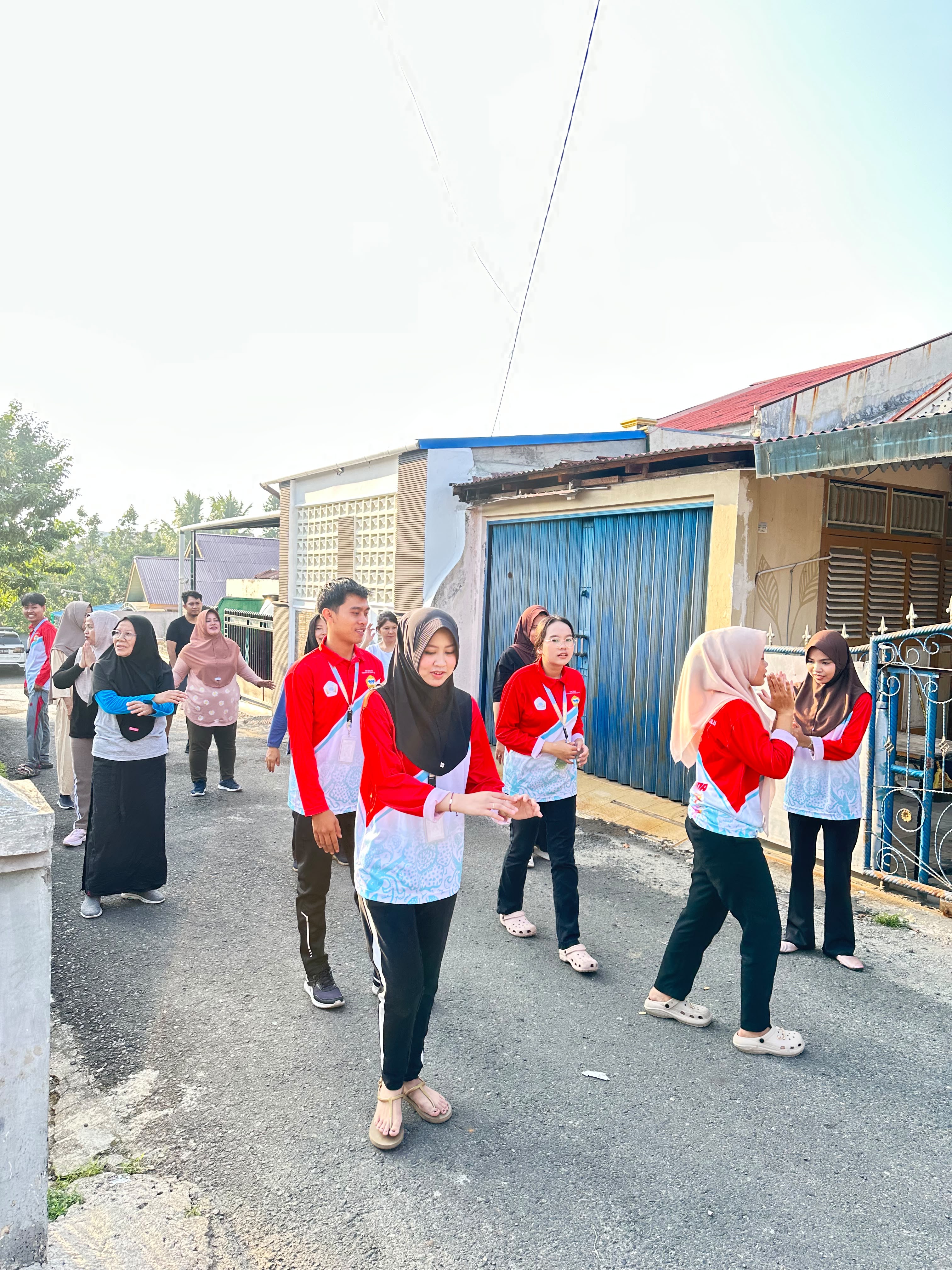 Senam pagi sama ibu- ibu rt 14