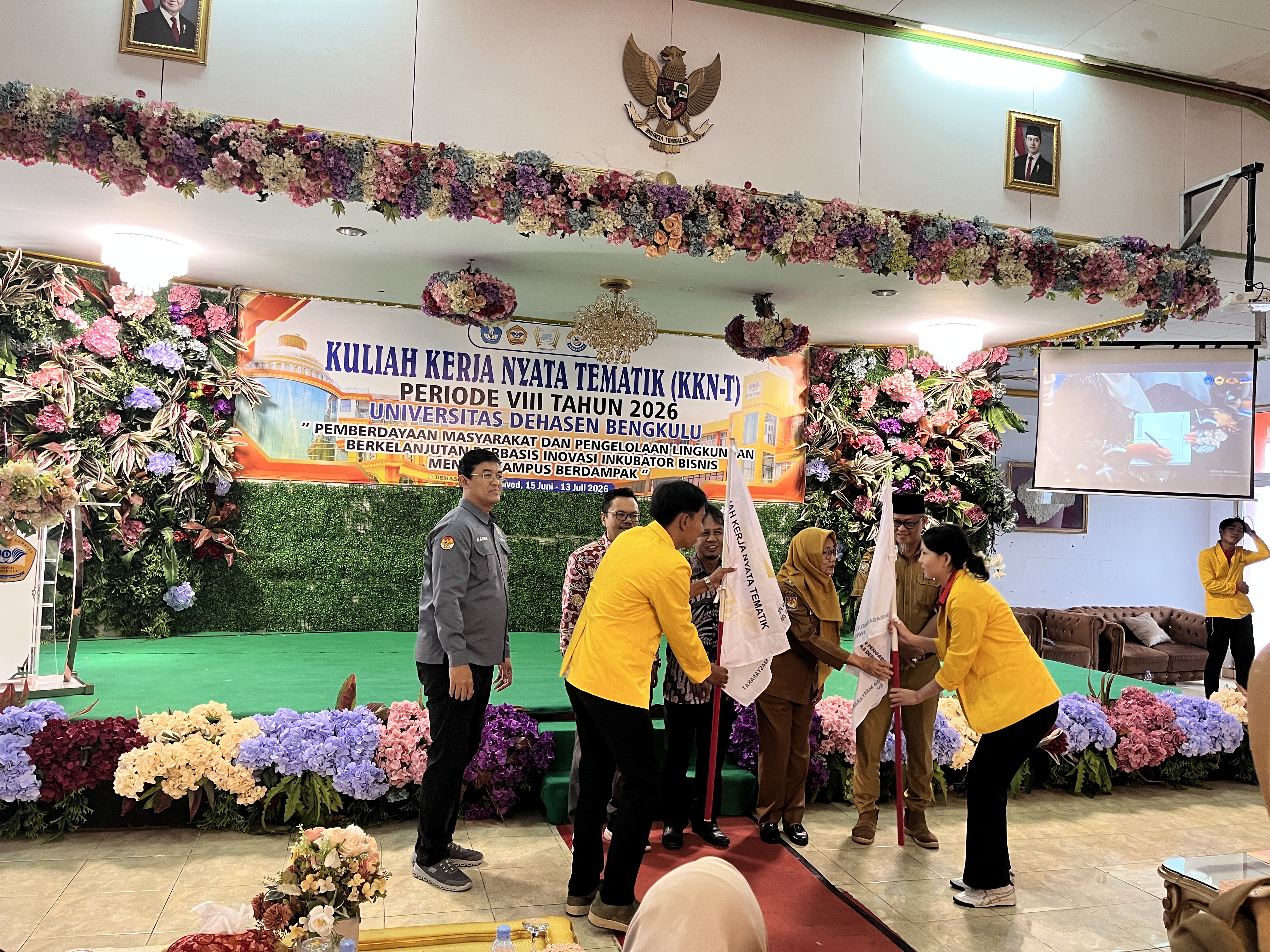Penyerahan Mahasiswa KKN-T Periode VIII Tahun 2026 Universitas Dehasen Bengkulu