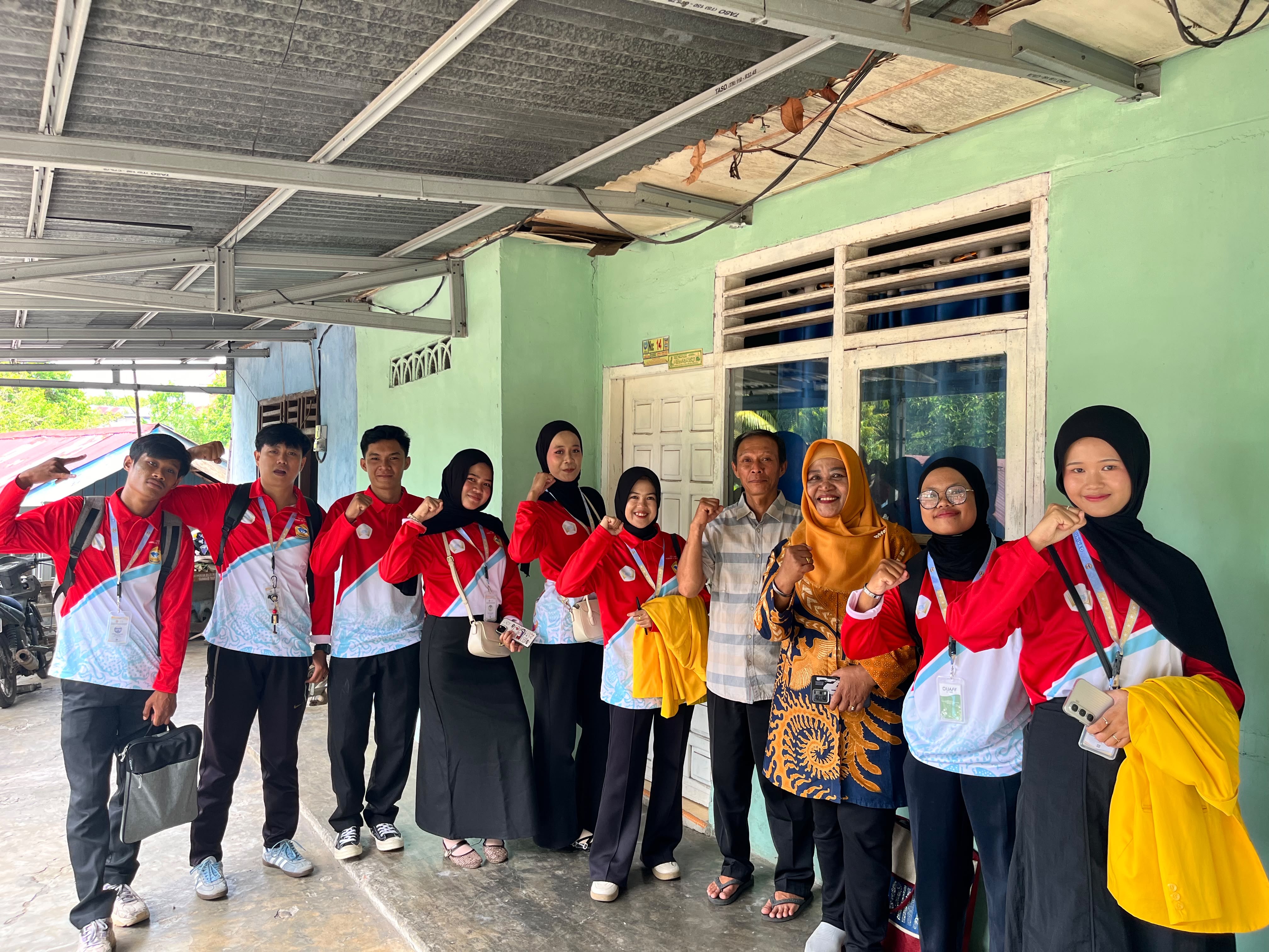 Foto Bersama DPL dan Ketua RT 07 Saat Survei Posko KKN-T