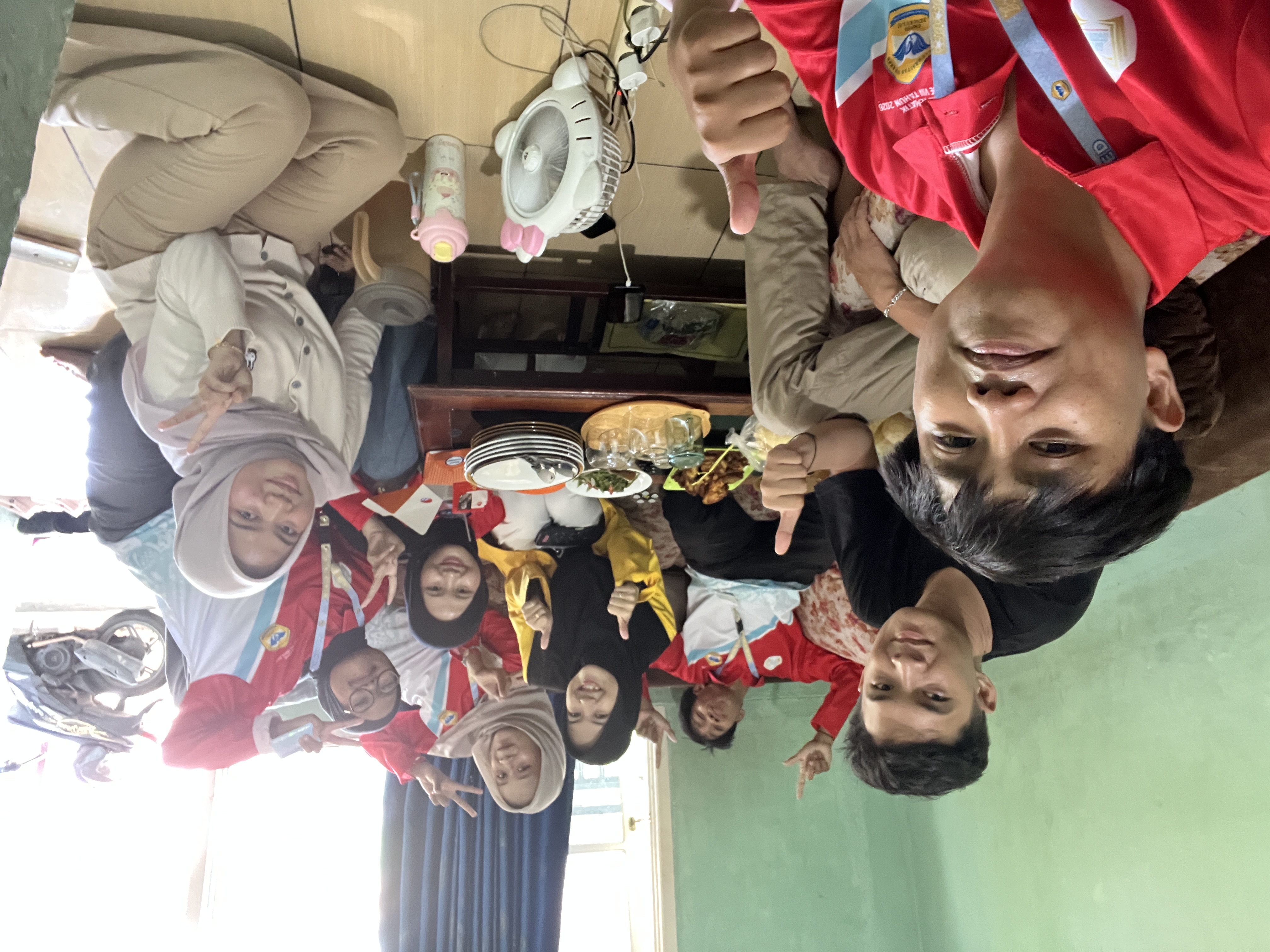 Makan Bersama KKN-T Kelompok 09