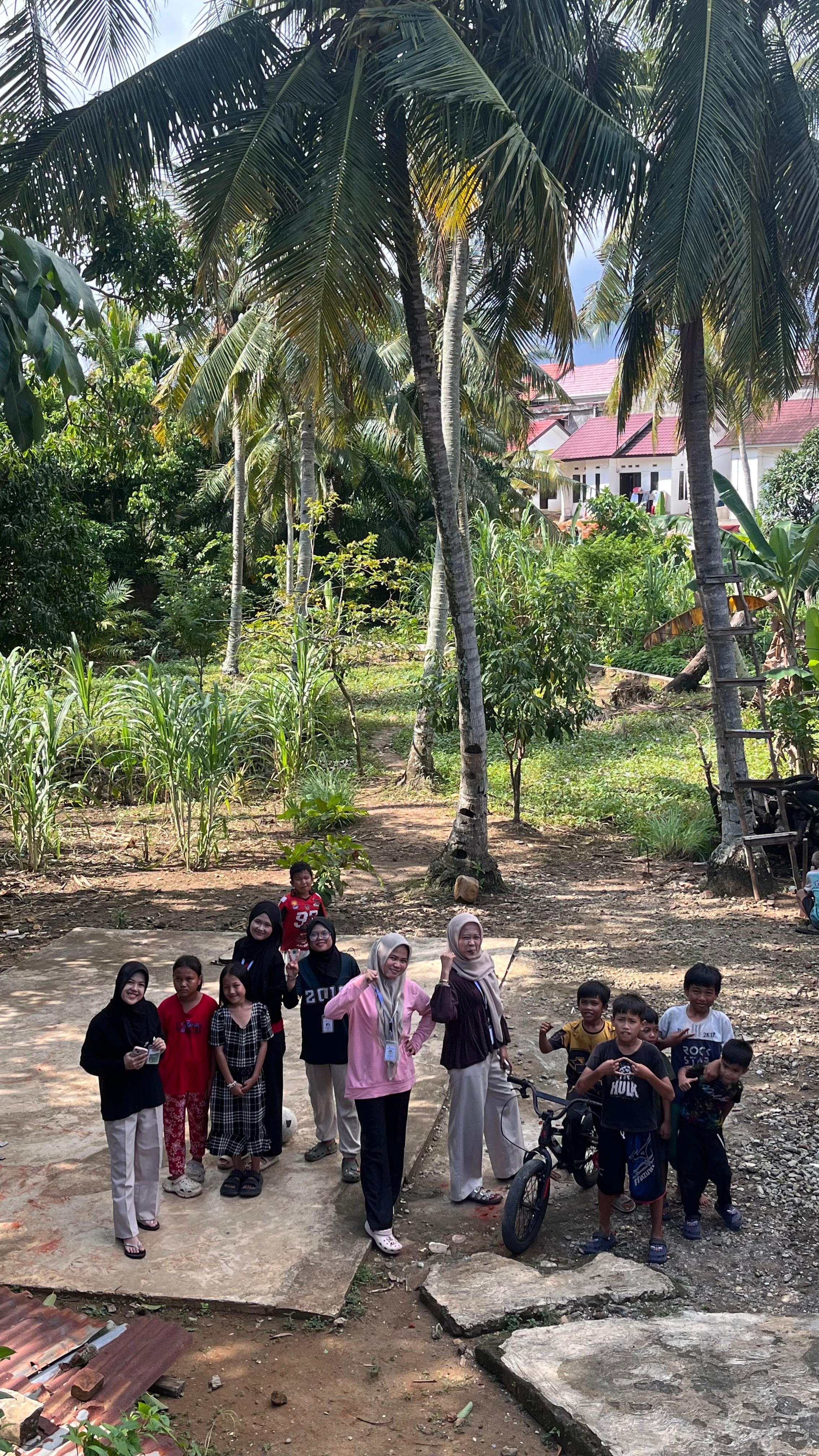 Bermain & berinteraksi bersama anak- anak rt 07 di sawah lebar baru 