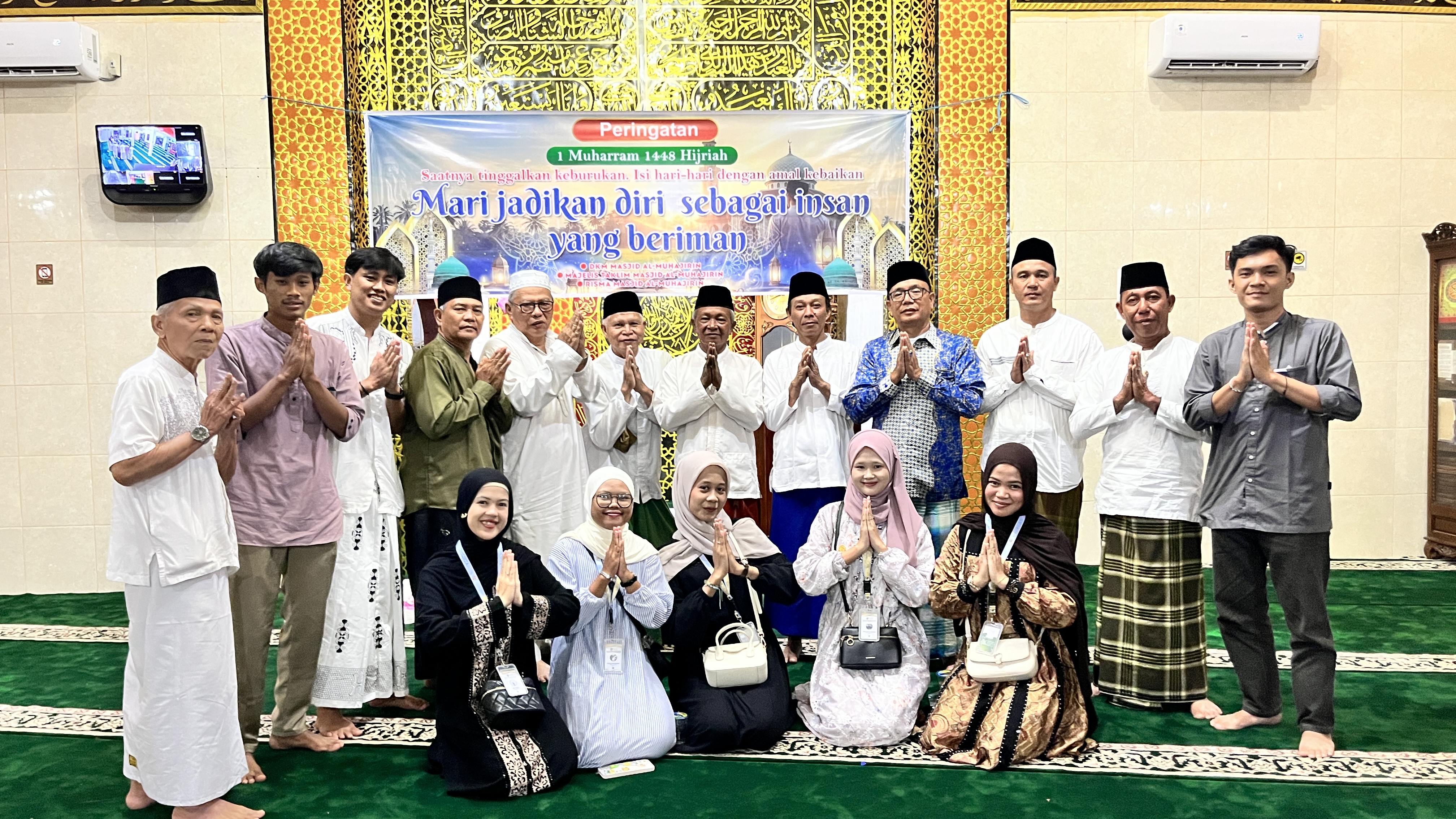 Dokumentasi Foto Bersama RT, RW & Pengurus Masjid Al- Muhajjirin Pasca Peringatan 1 Muharram 1448 H bersama kelompok_9