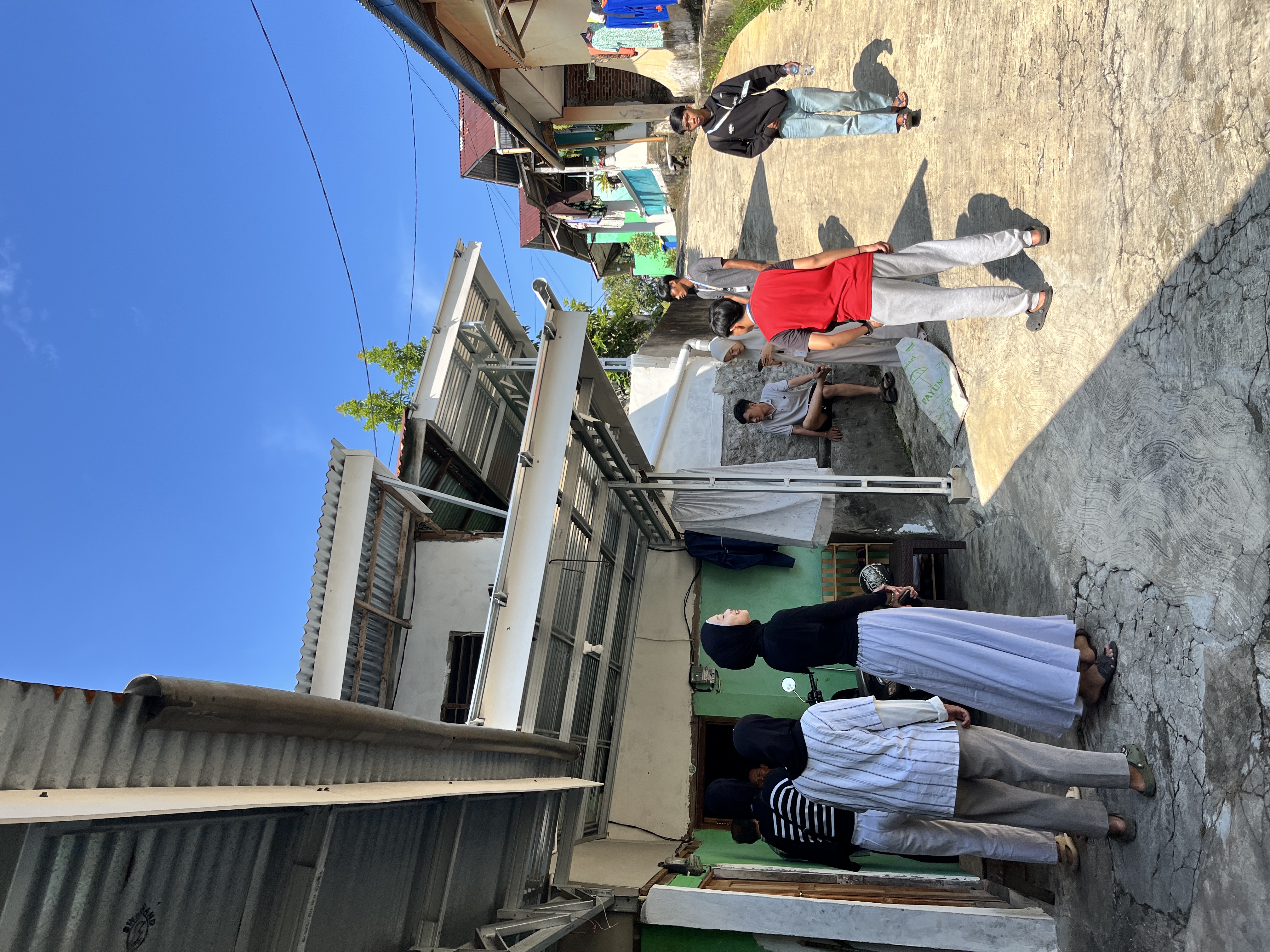 Kunjungan ke rumah warga & pengmbilan sampah rt 07. Kelompok 9 