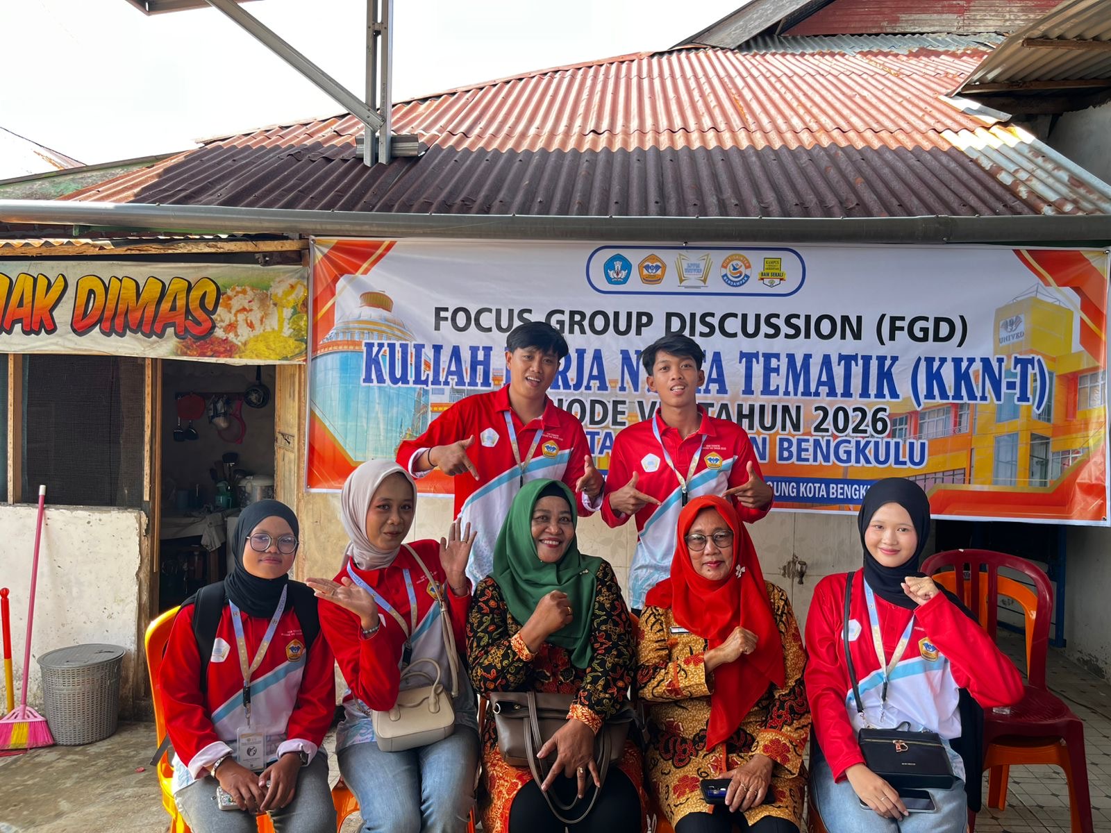 Foto Bersama DPL kelompok 9 & Ibu Lurah Sawah Lebar Baru