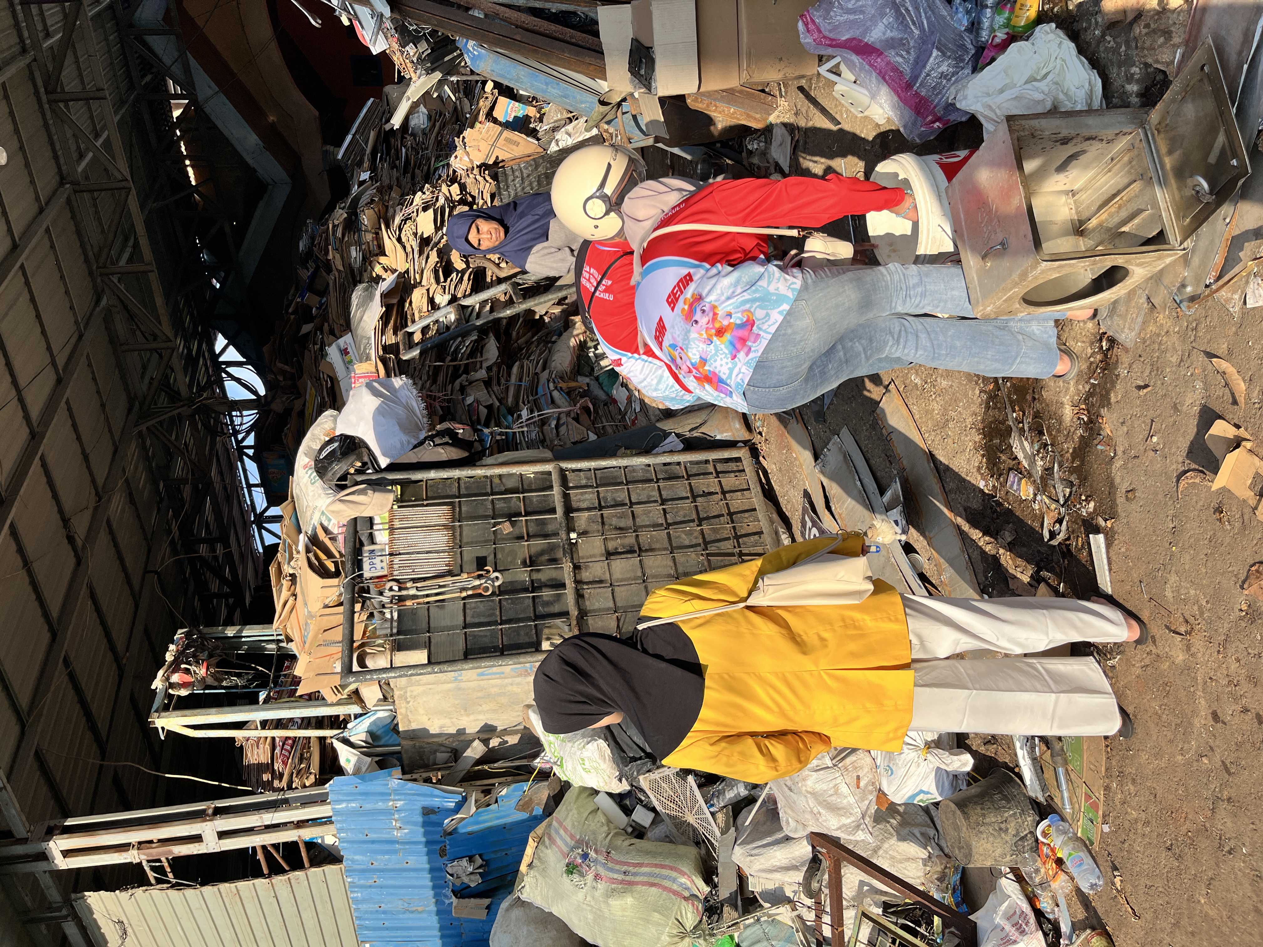 Pencarian Ember Bekas Cat untuk Tempat Sampah