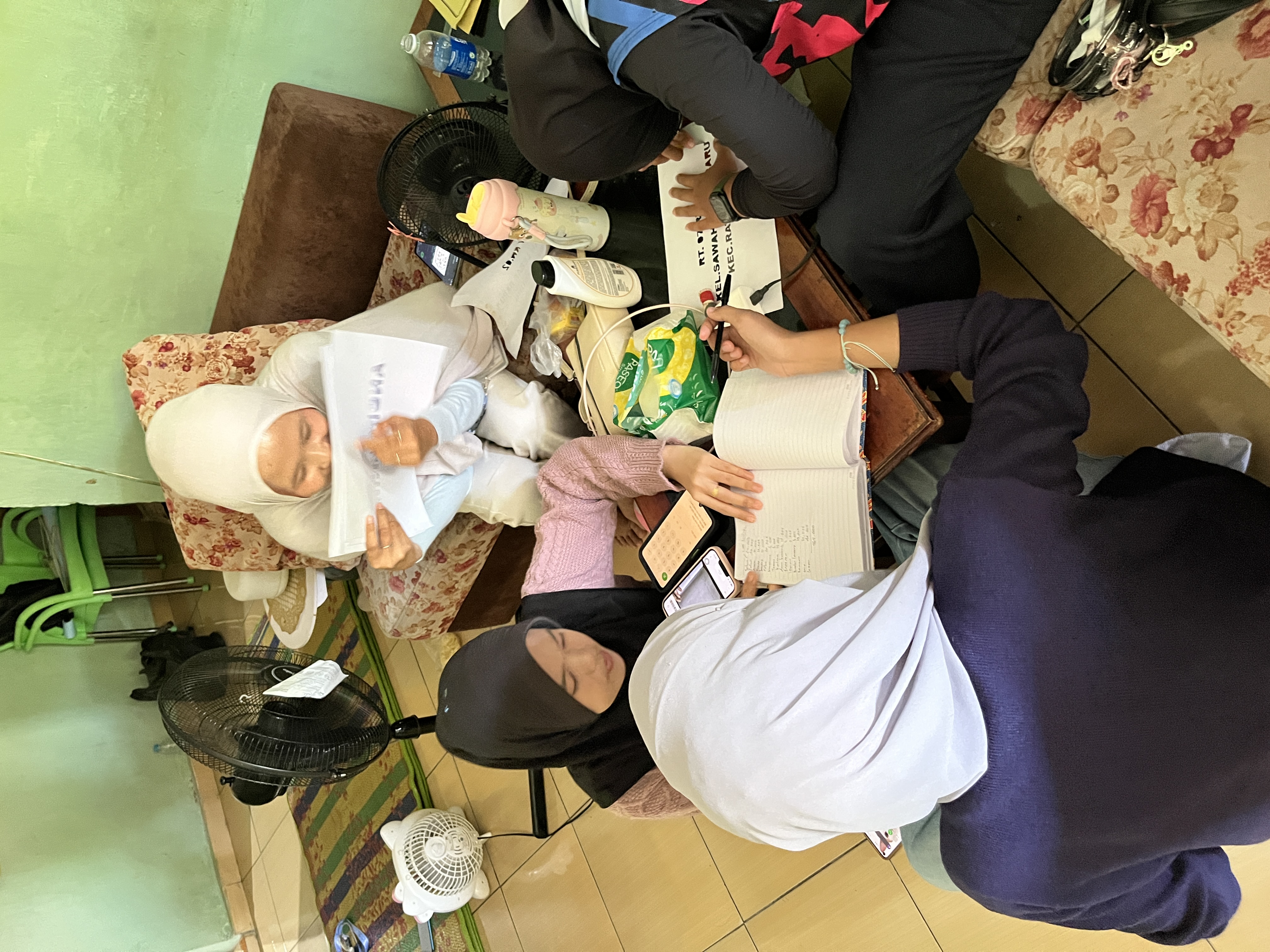 Rapat Bendahara Kelompok 9
