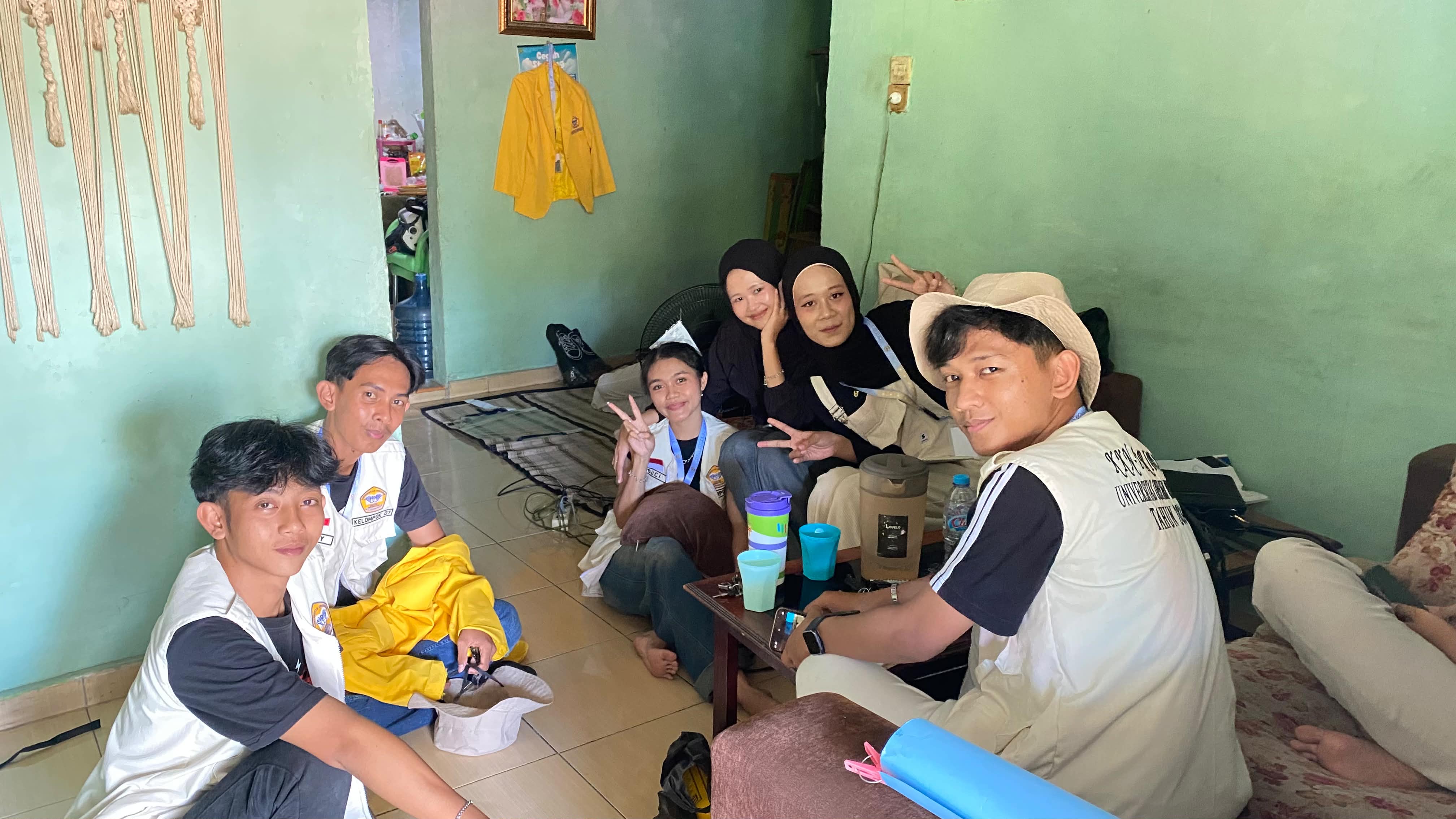 Kunjungan Silaturahmi KKN Kelompok 7 ke Posko KKN Kelompok 9