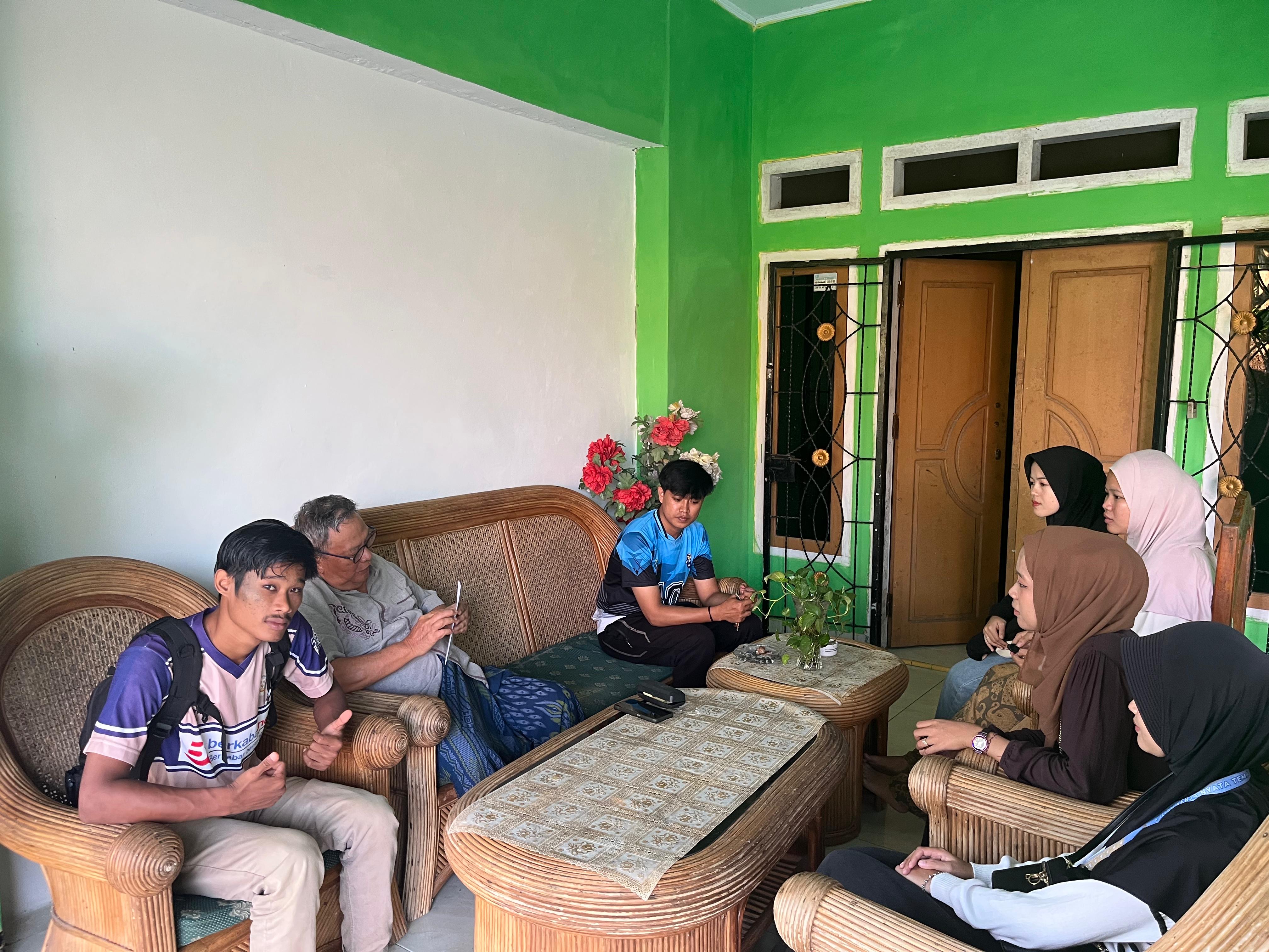 Audiensi & Penyerahan Surat Pemberitahuan KKN Kelompok 9 ke Rapak RW 02