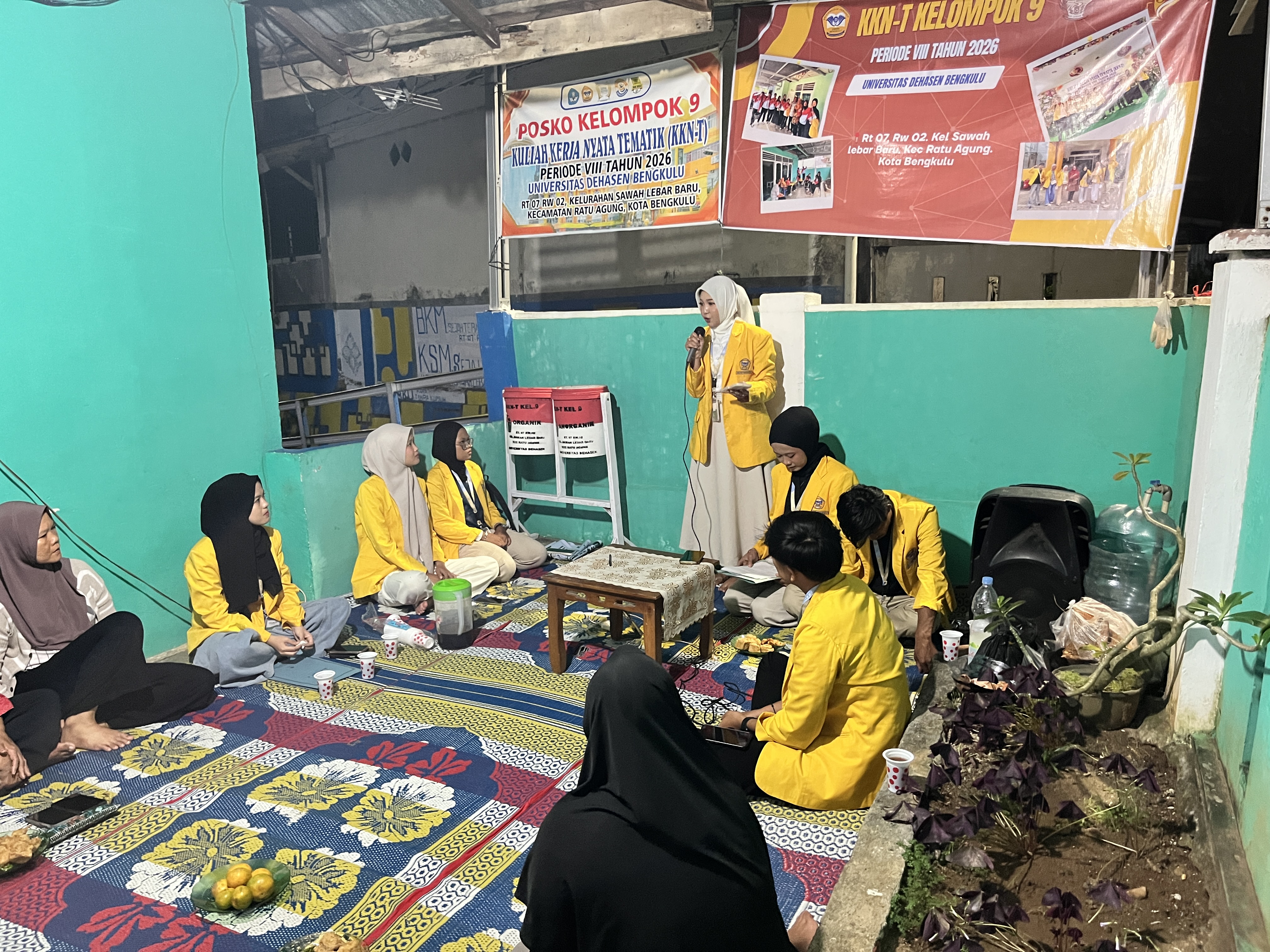Pemaparan Materi Pengelolaan Sampah oleh KKN Kelompok 9 kepada warga RT 07 RW 02