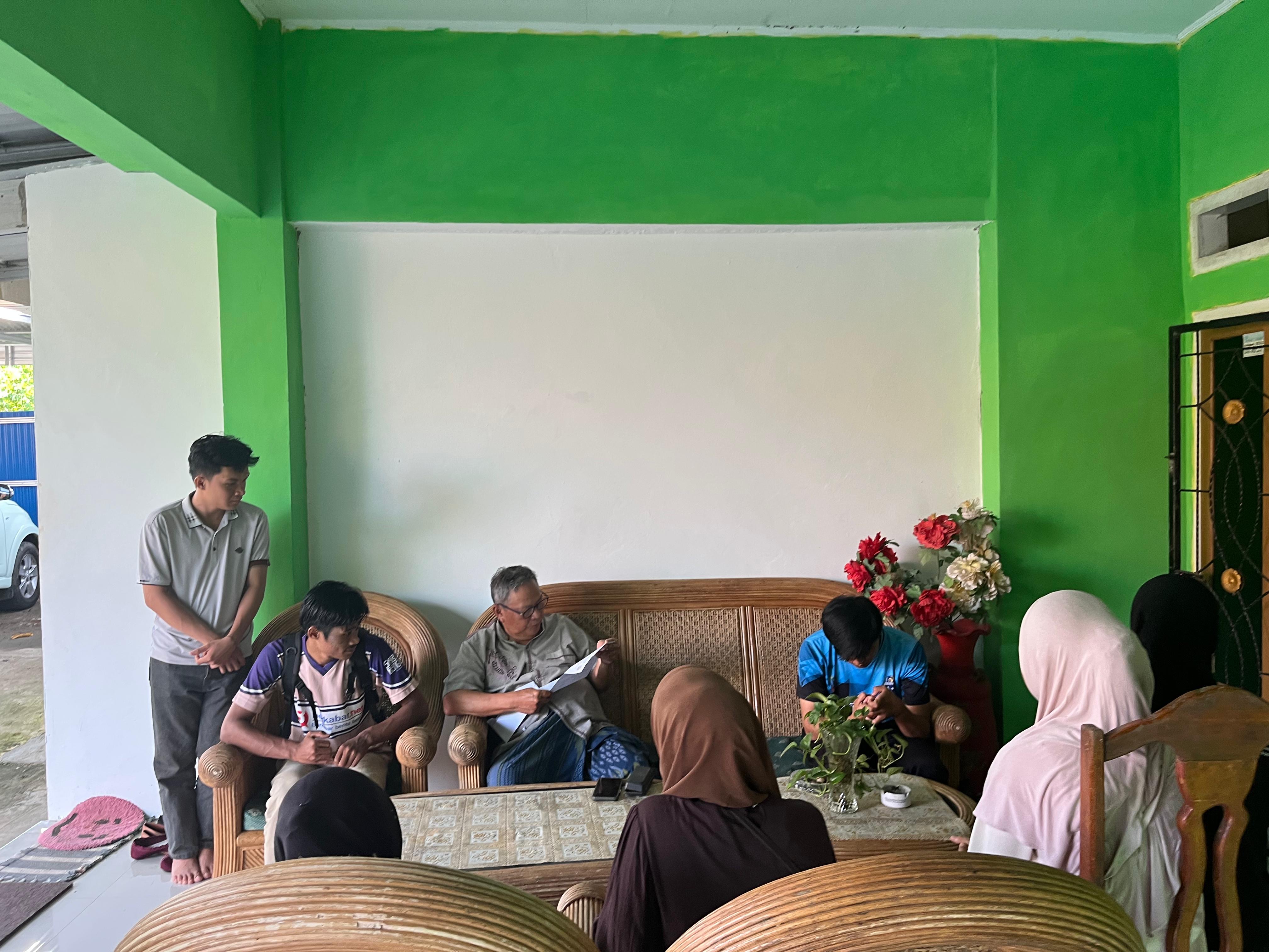 Audiensi & Penyerahan Surat Pemberitahuan KKN Kelompok 9 ke Bapak RW 02