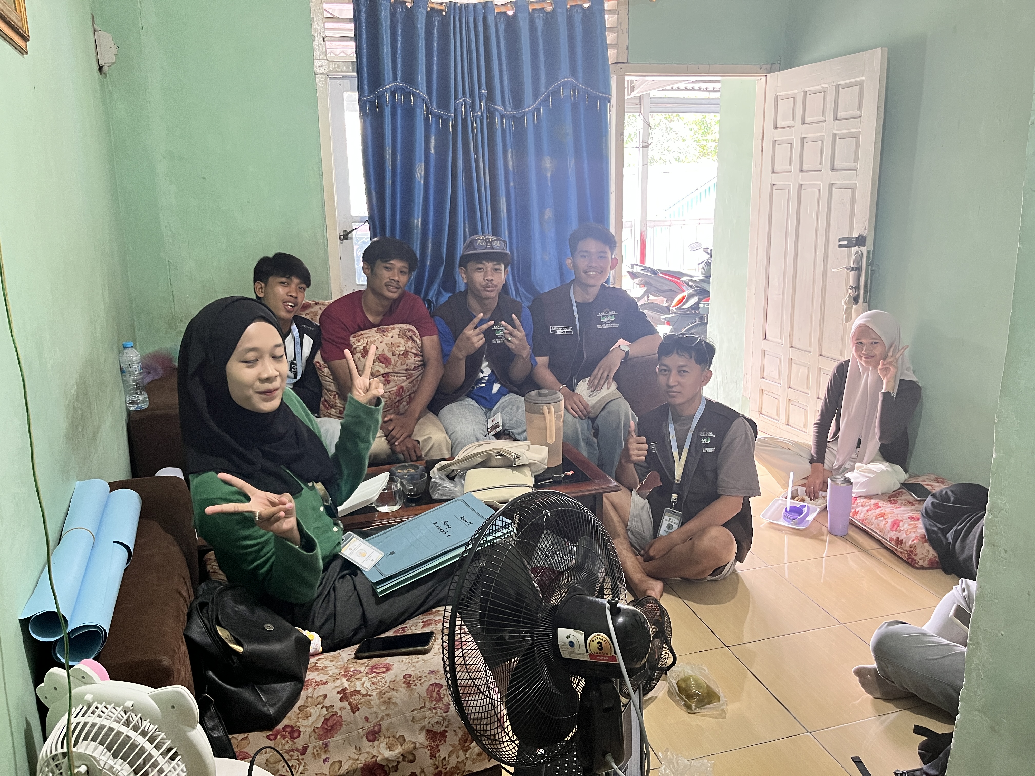 Kunjungan Silaturahmi KKN Kelompok 10 ke Posko KKN Kelompok 9