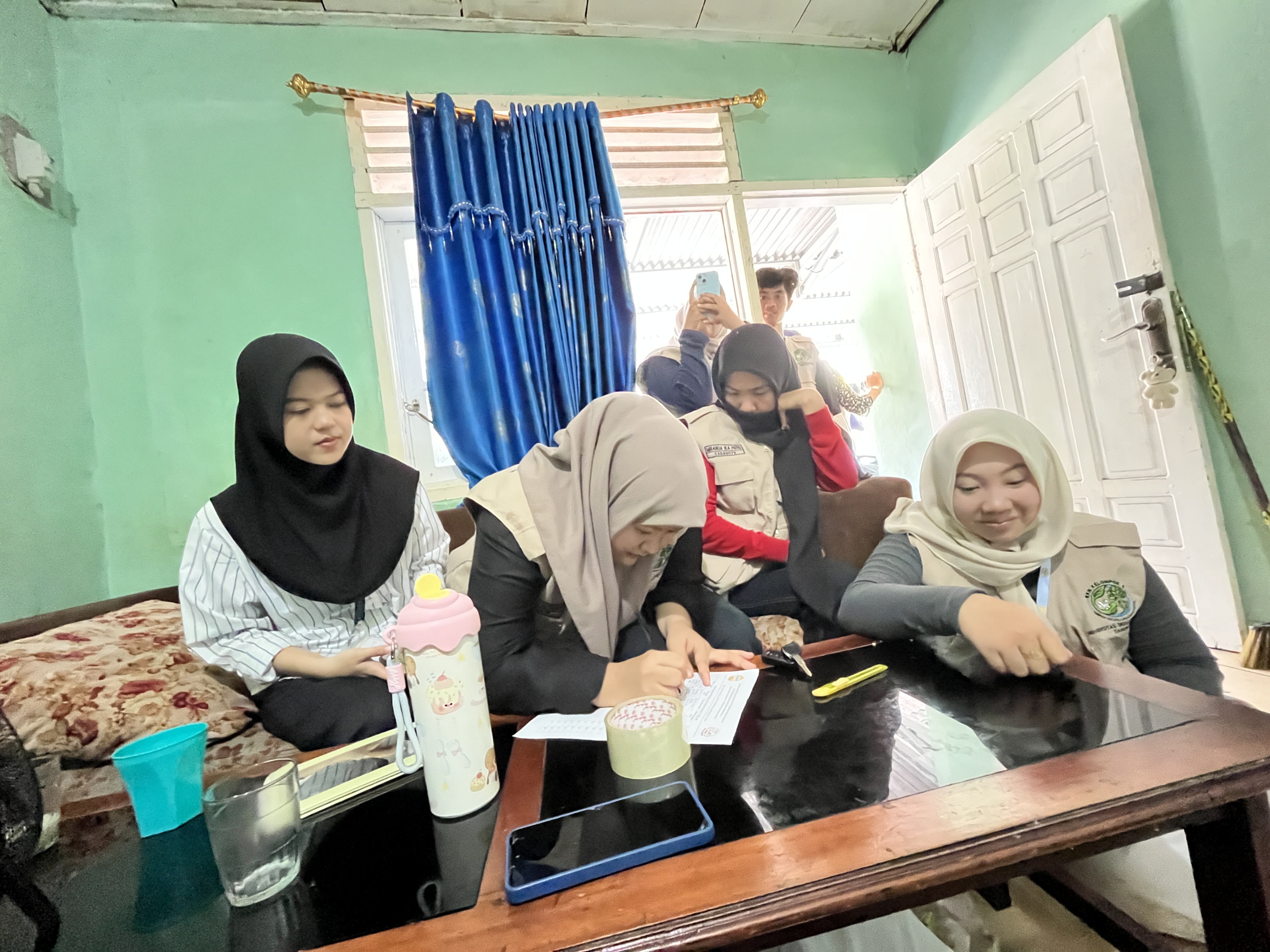 Kunjungan dab silahturahmi KKN Kelompok 8 ke posko kkn kelompok 9 