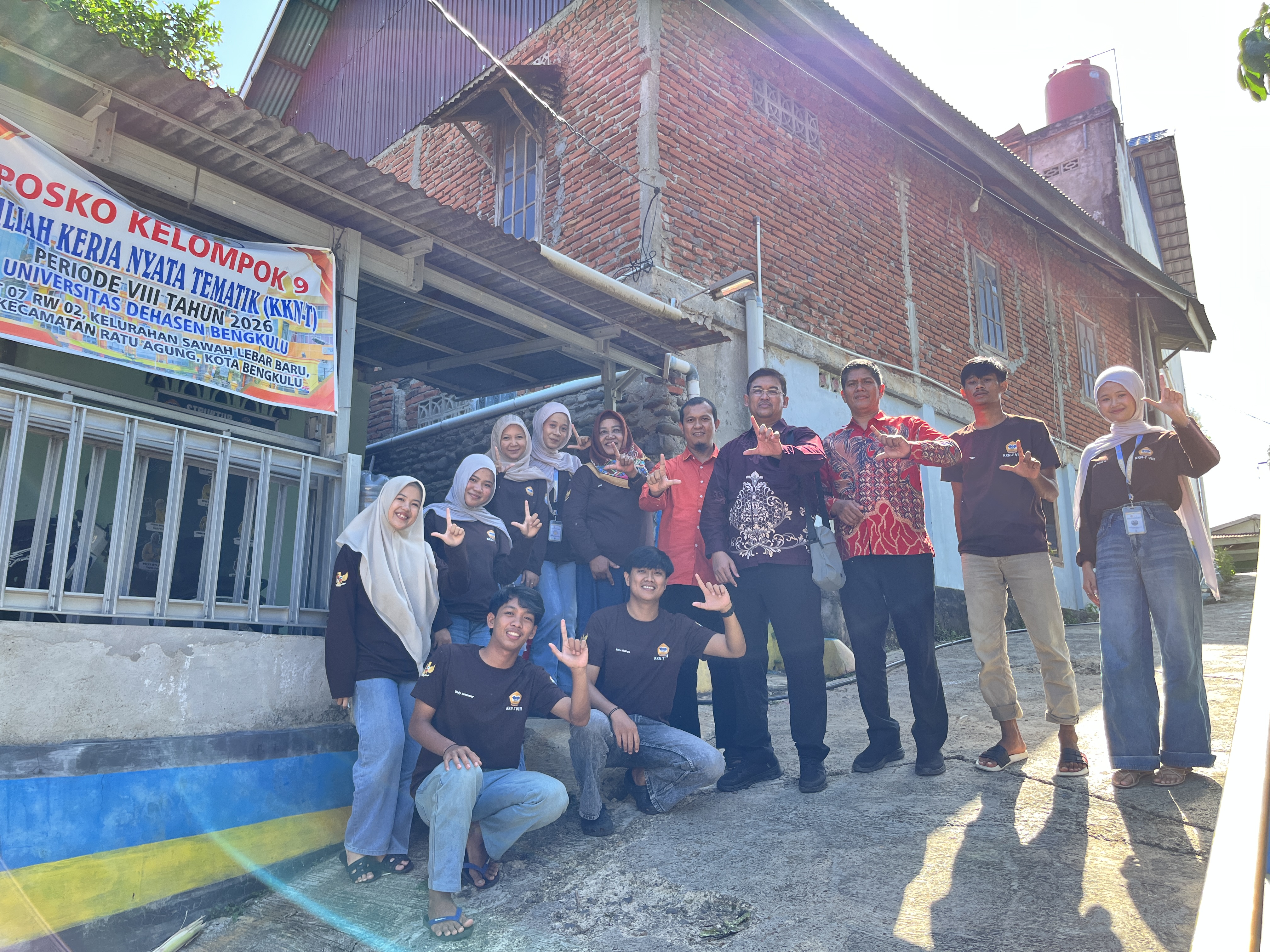Foto Bersama Tim Monitoring dan DPL dengan KKN Kelompok 9