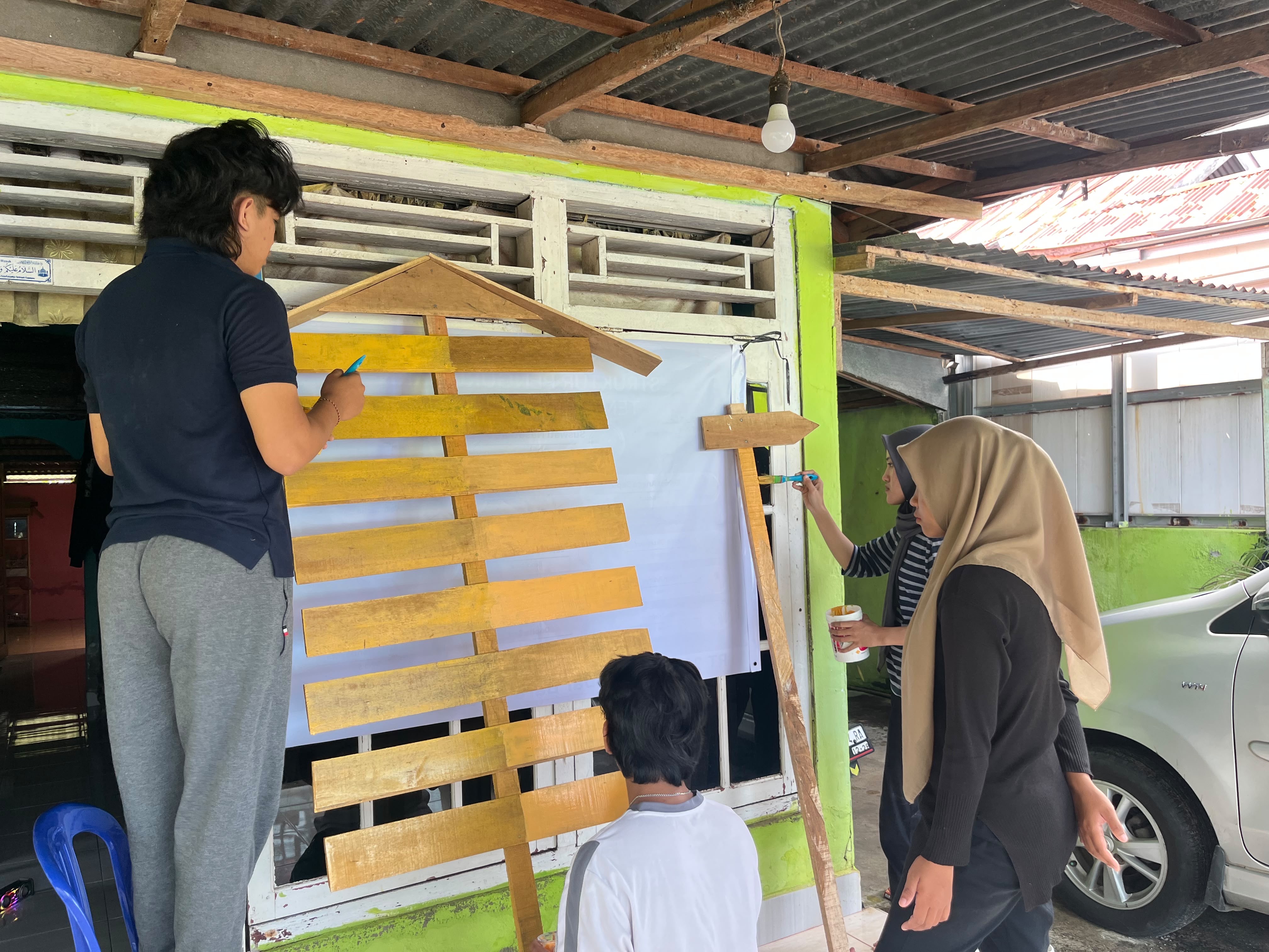 pengecatan papan edukasi sampah 