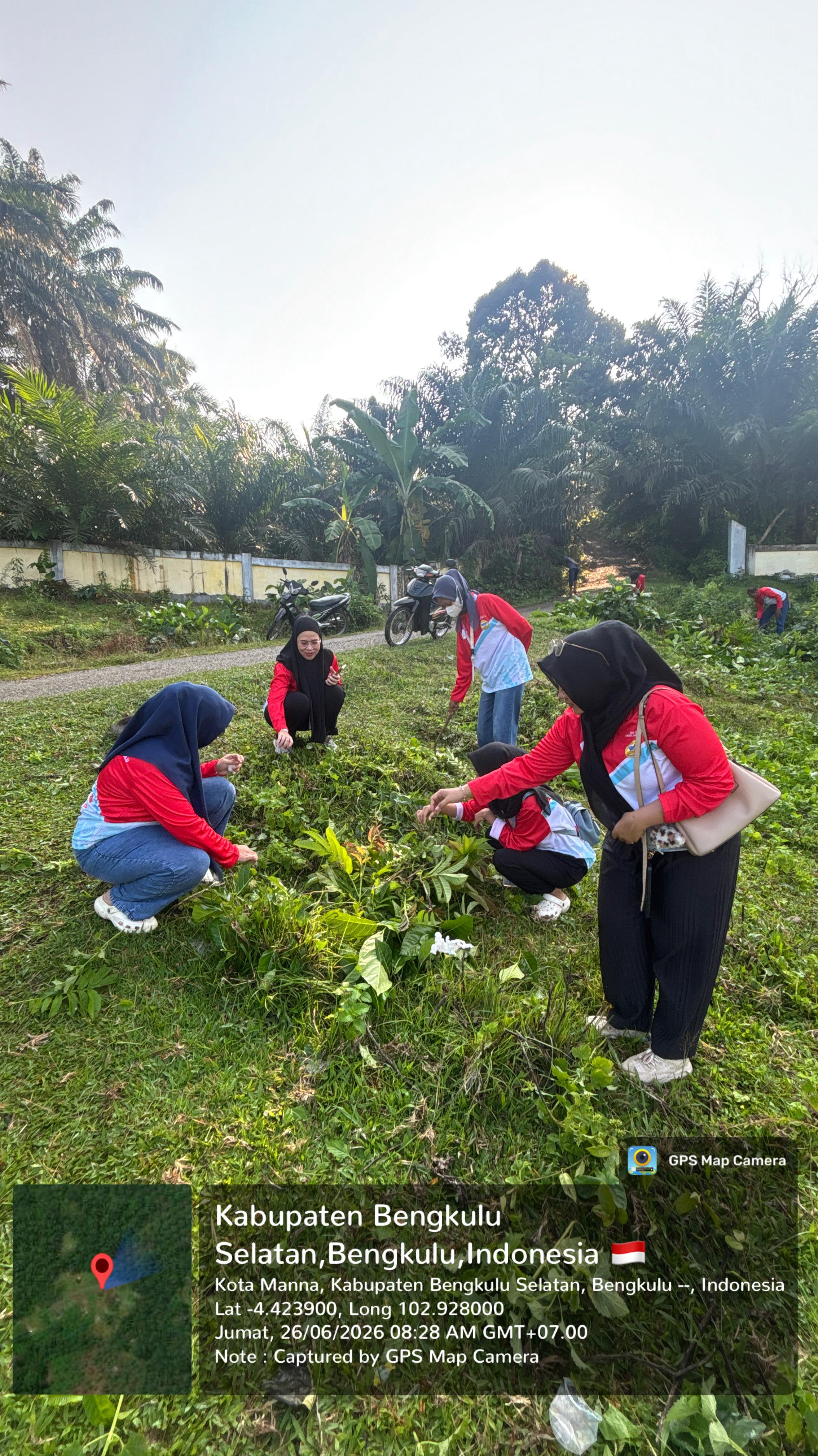 Gotong Royong Kebersihan Makam Desa