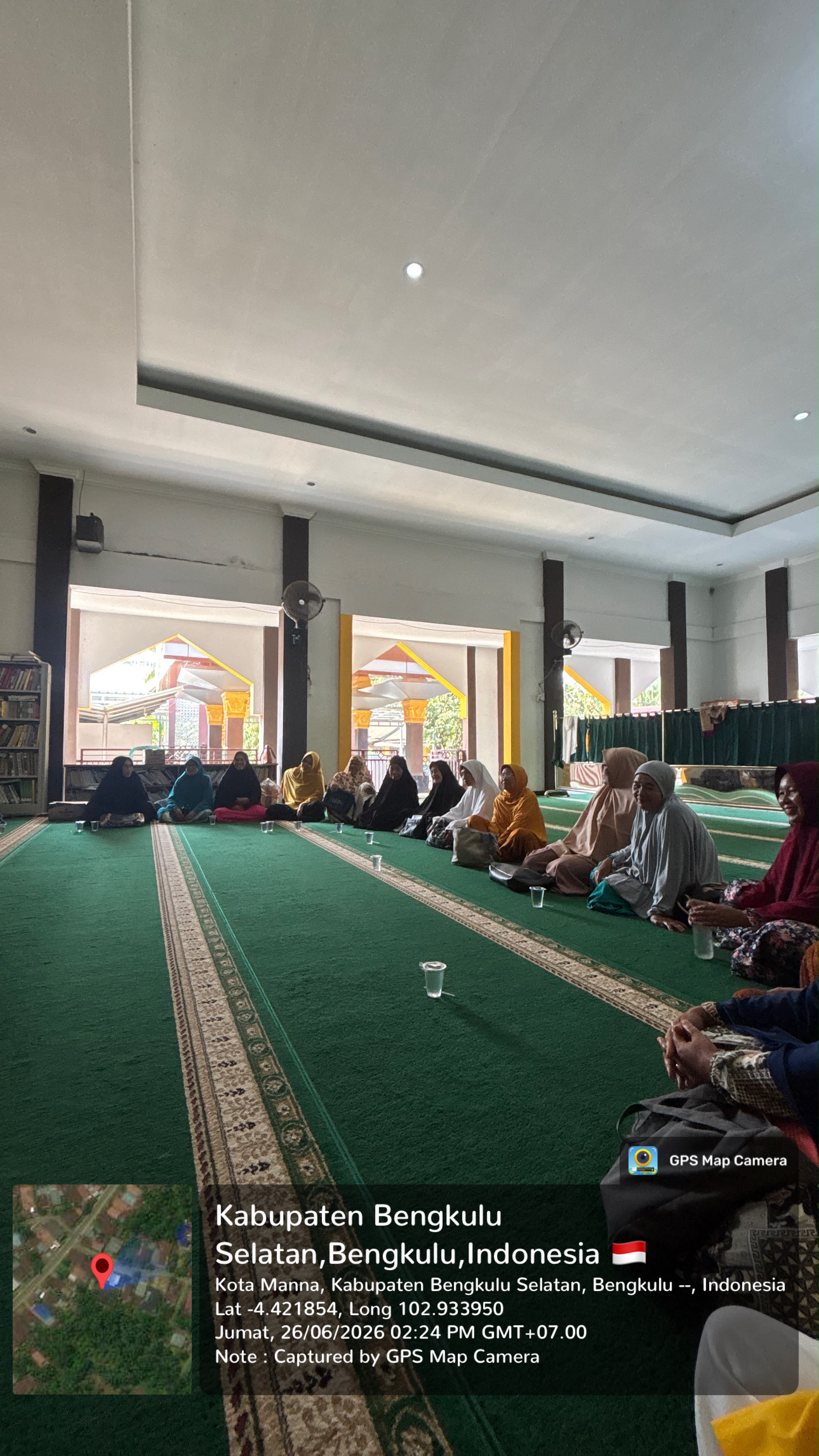 Mengikuti Kegiatan Pengajian Ibu-Ibu Desa Gelumbang