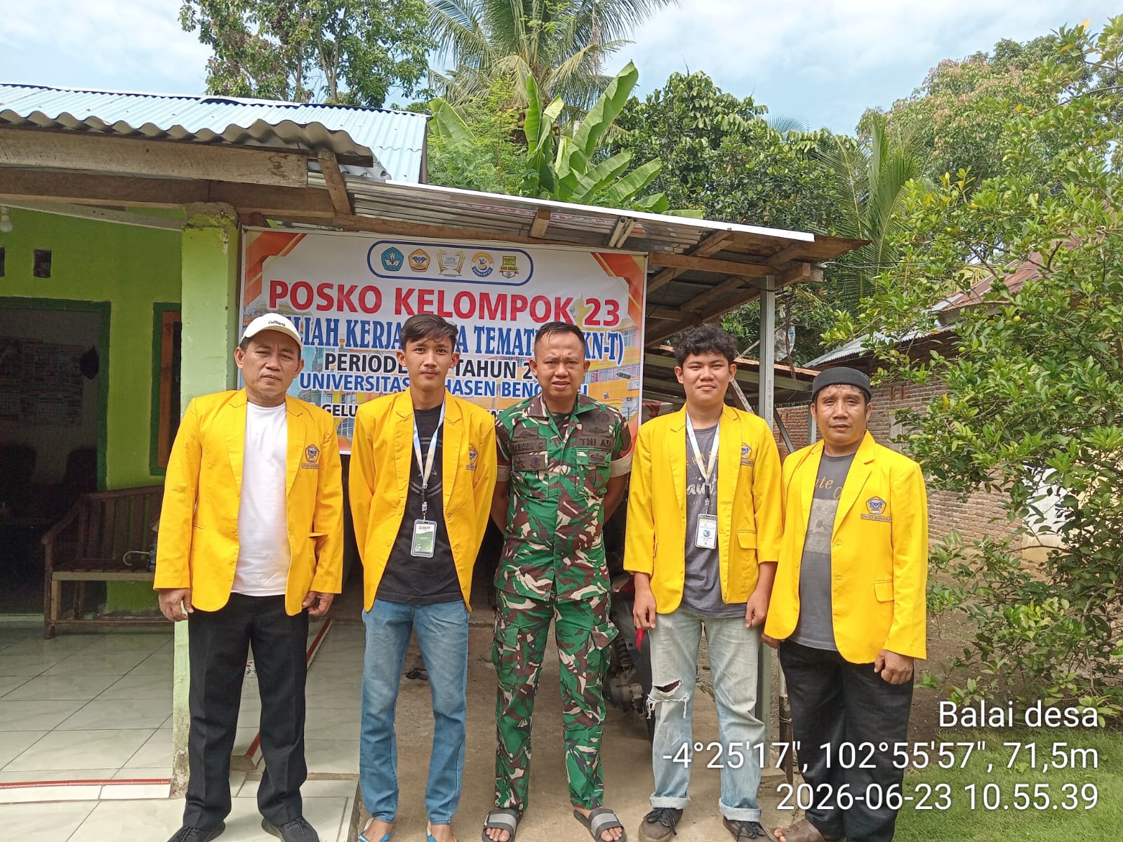Kunjungan APH ke Posko KKN kelompok 23 Universitas Dehasen Bengkulu di Desa Gelumbang