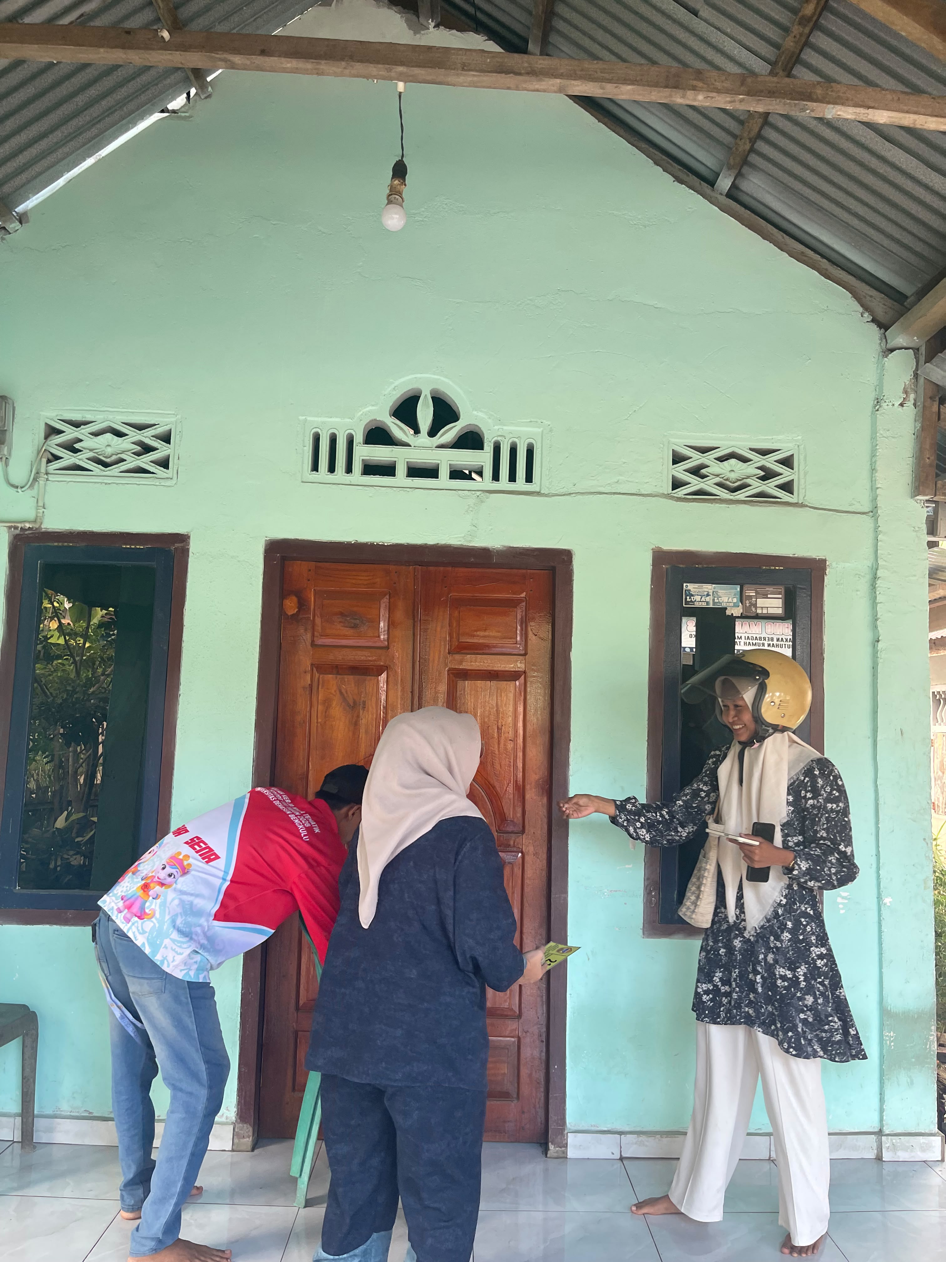 Bekerja sama dalam memasang No rumah