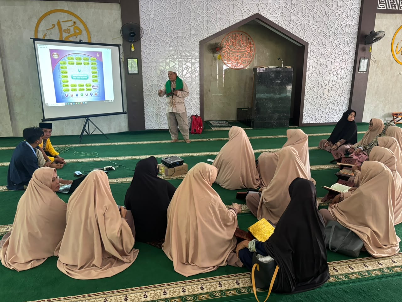 Pengajian rutin Jum'at ibu-ibu warga Desa Gelumbang