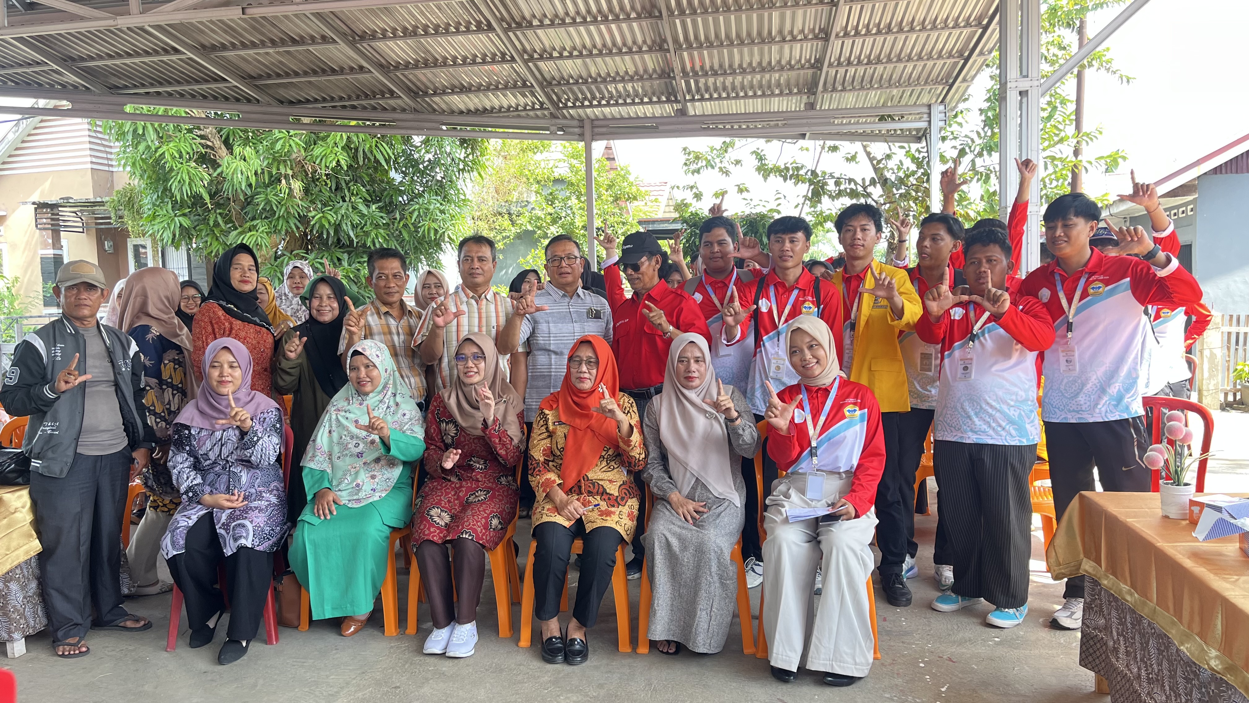 kegiatan FGD di kantor lurah sawah lebar baru
