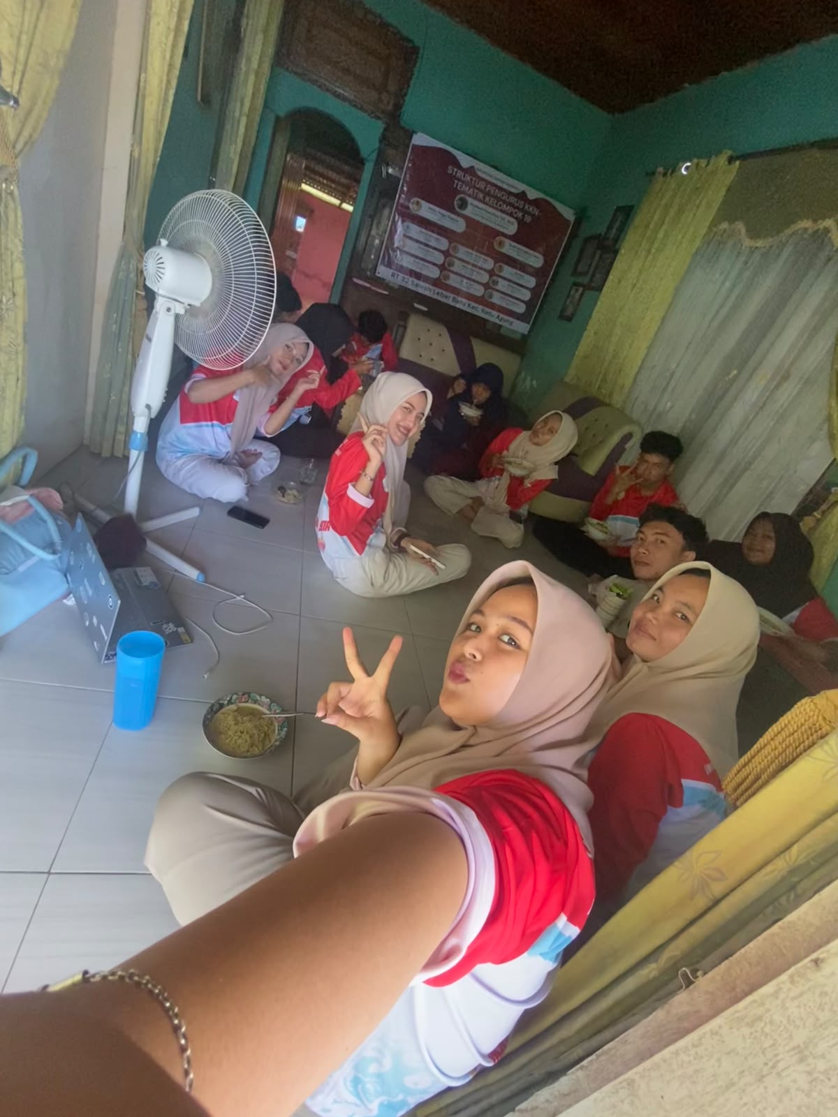 makn bersama dan diskusi santai bersama DPL di posko kelompok 19