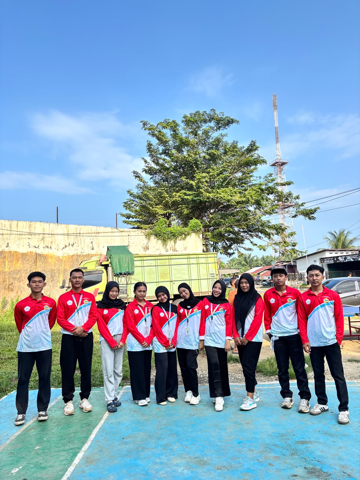 foto bersama kelompok 10