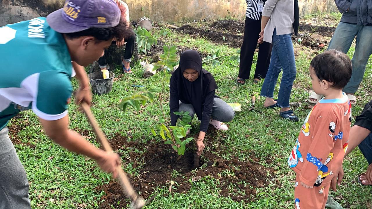 kegiatan menanam buah-buahan